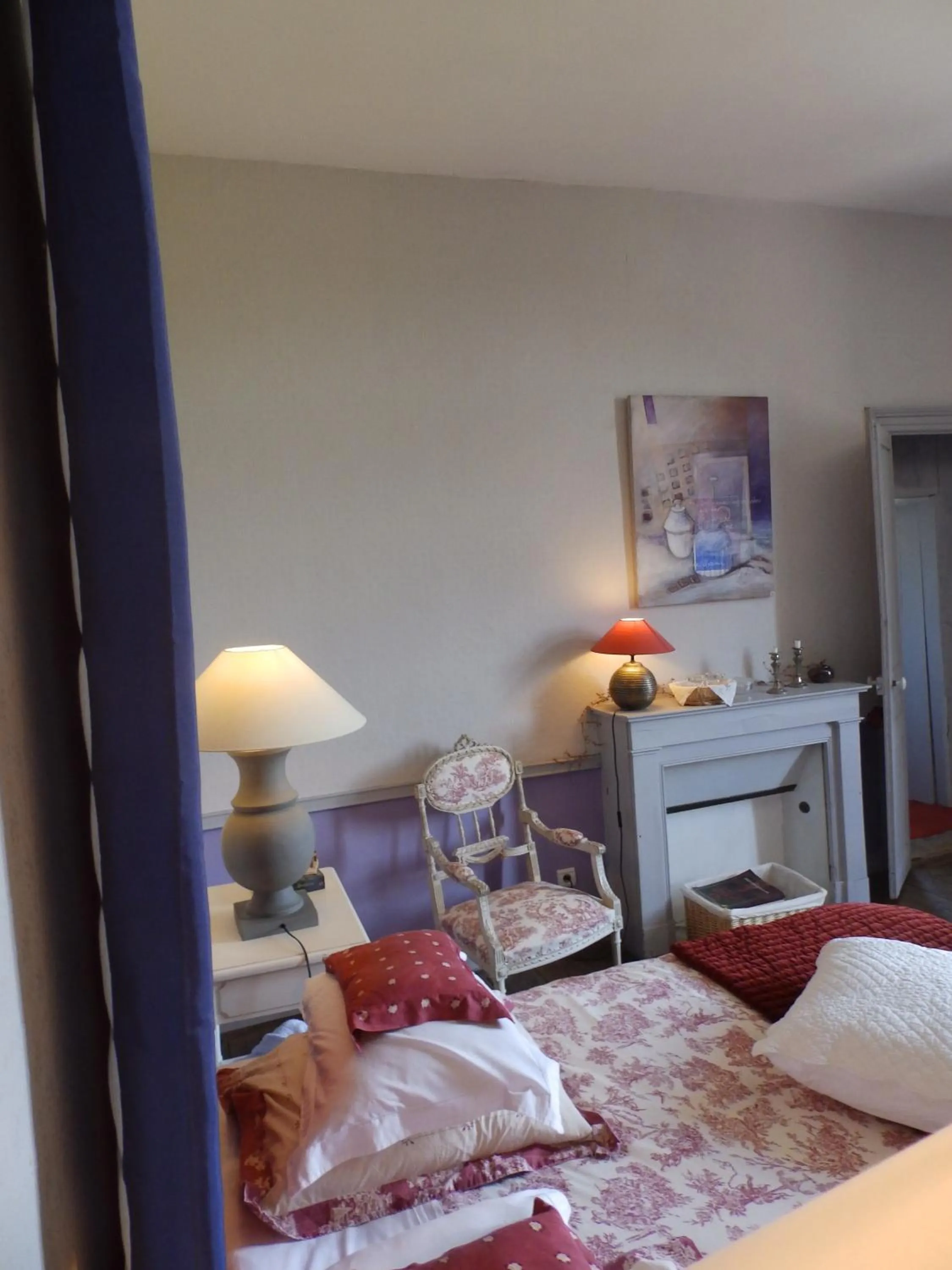 Photo of the whole room, Bed in Château Du Pin - Teritoria