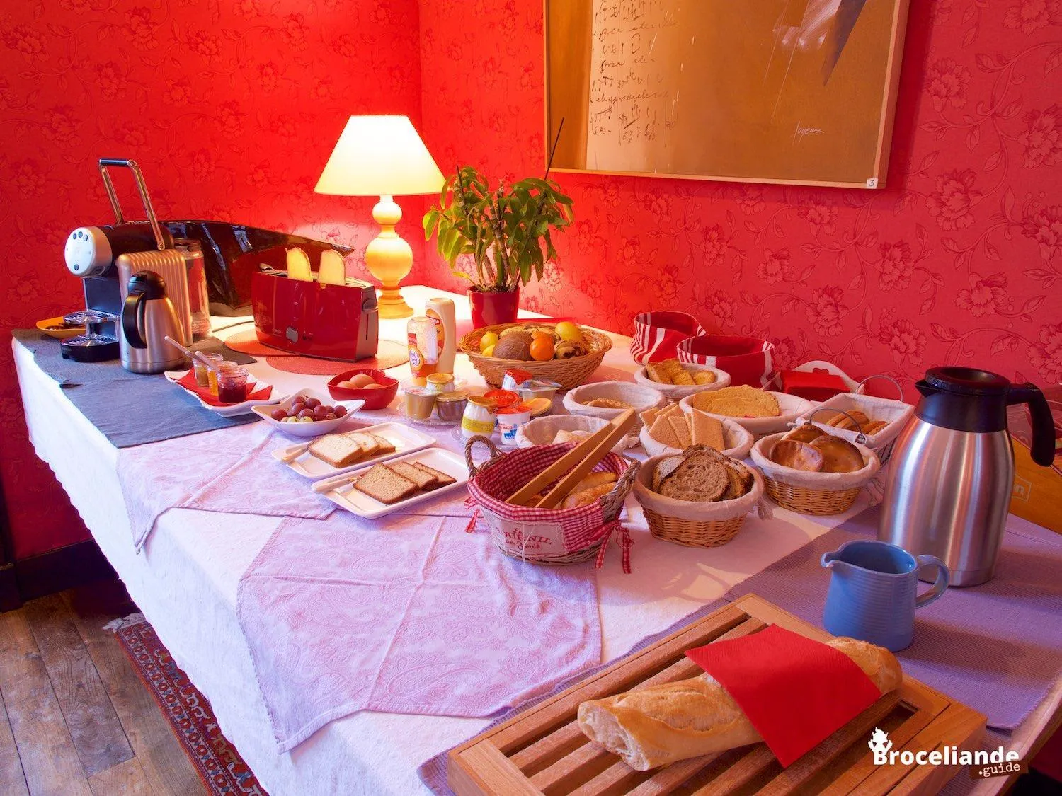 Continental breakfast in Château Du Pin - Teritoria