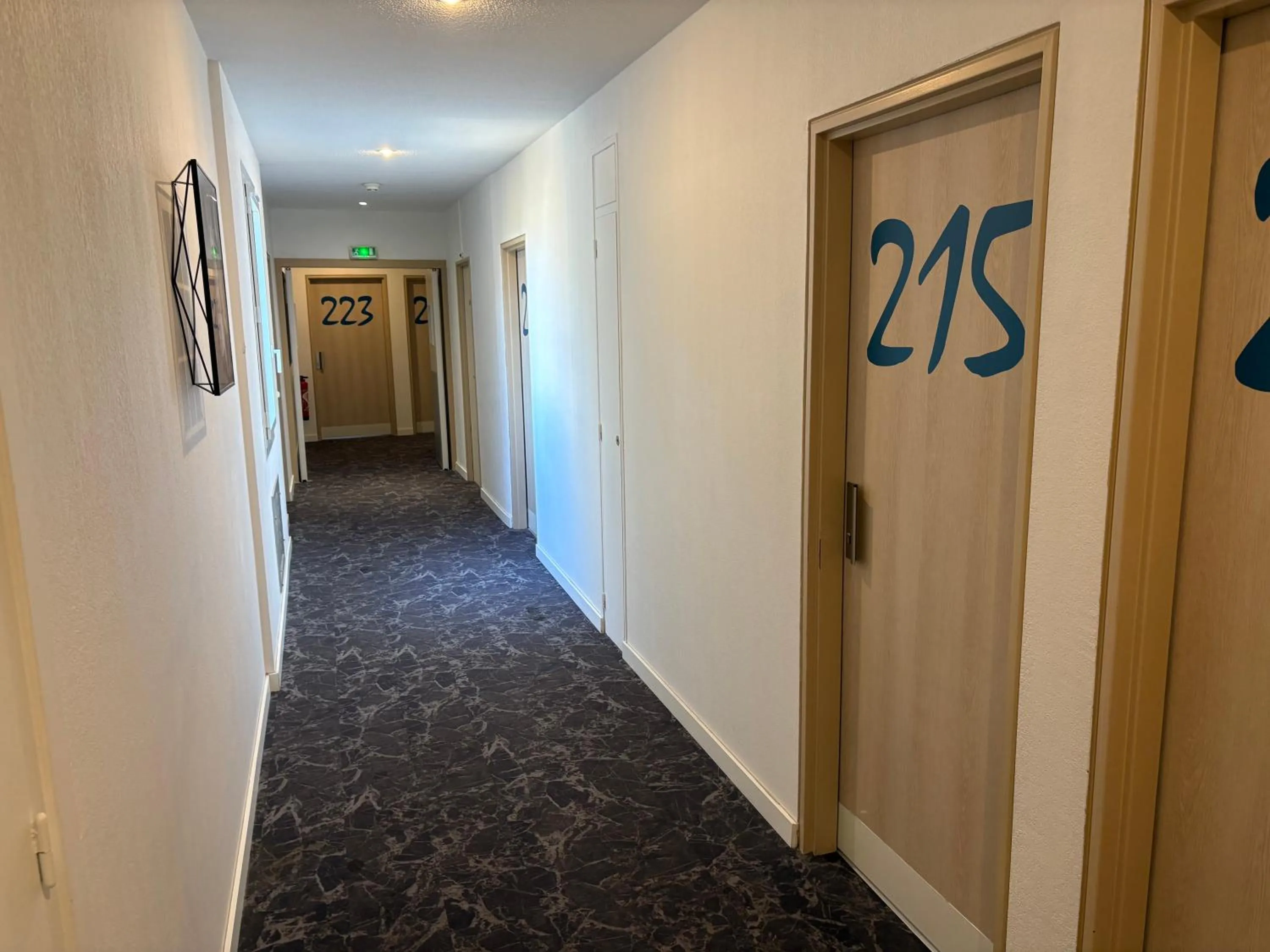 Bedroom in Contact Hôtel des États-Unis