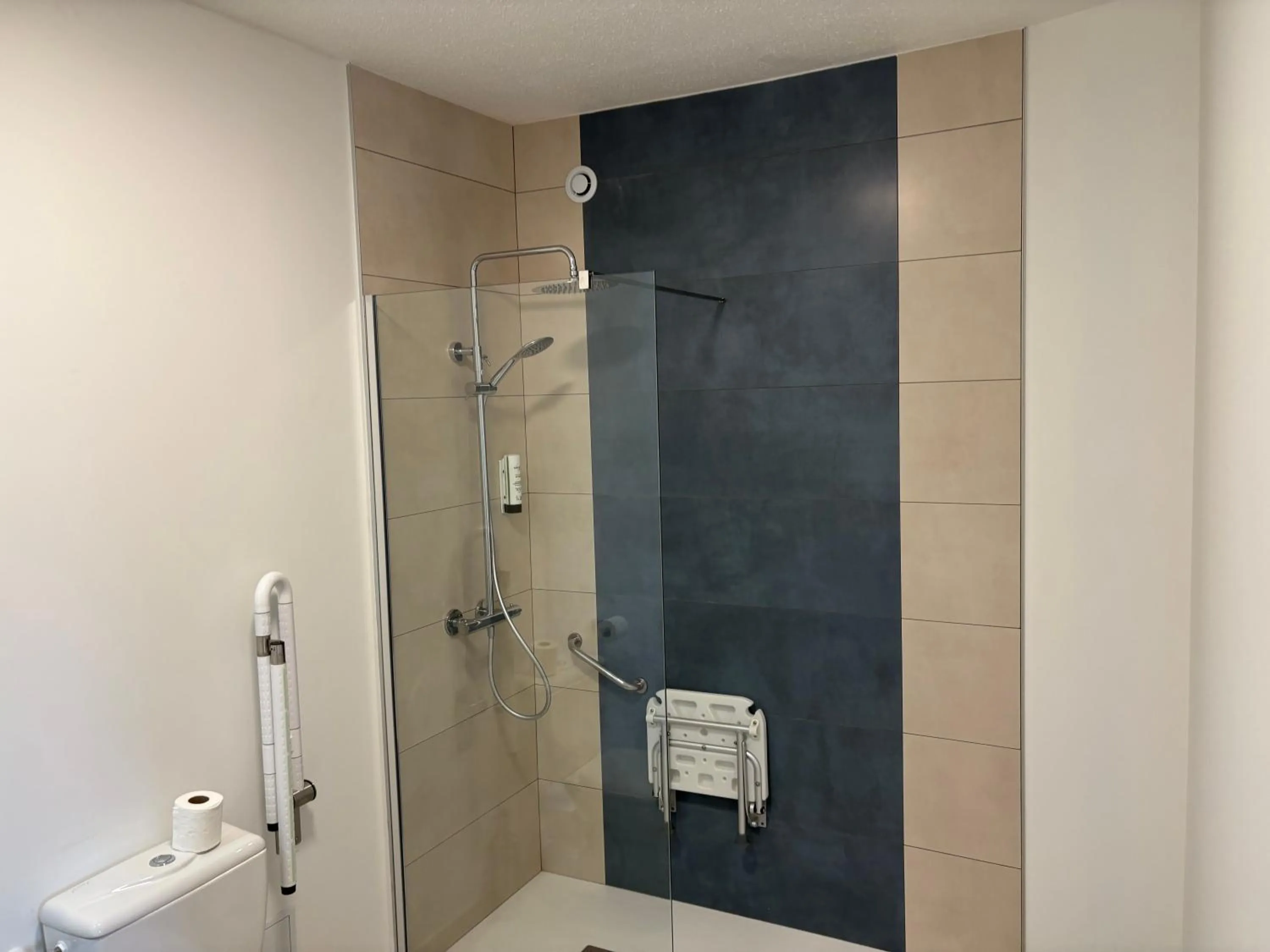 Bathroom in Contact Hôtel des États-Unis