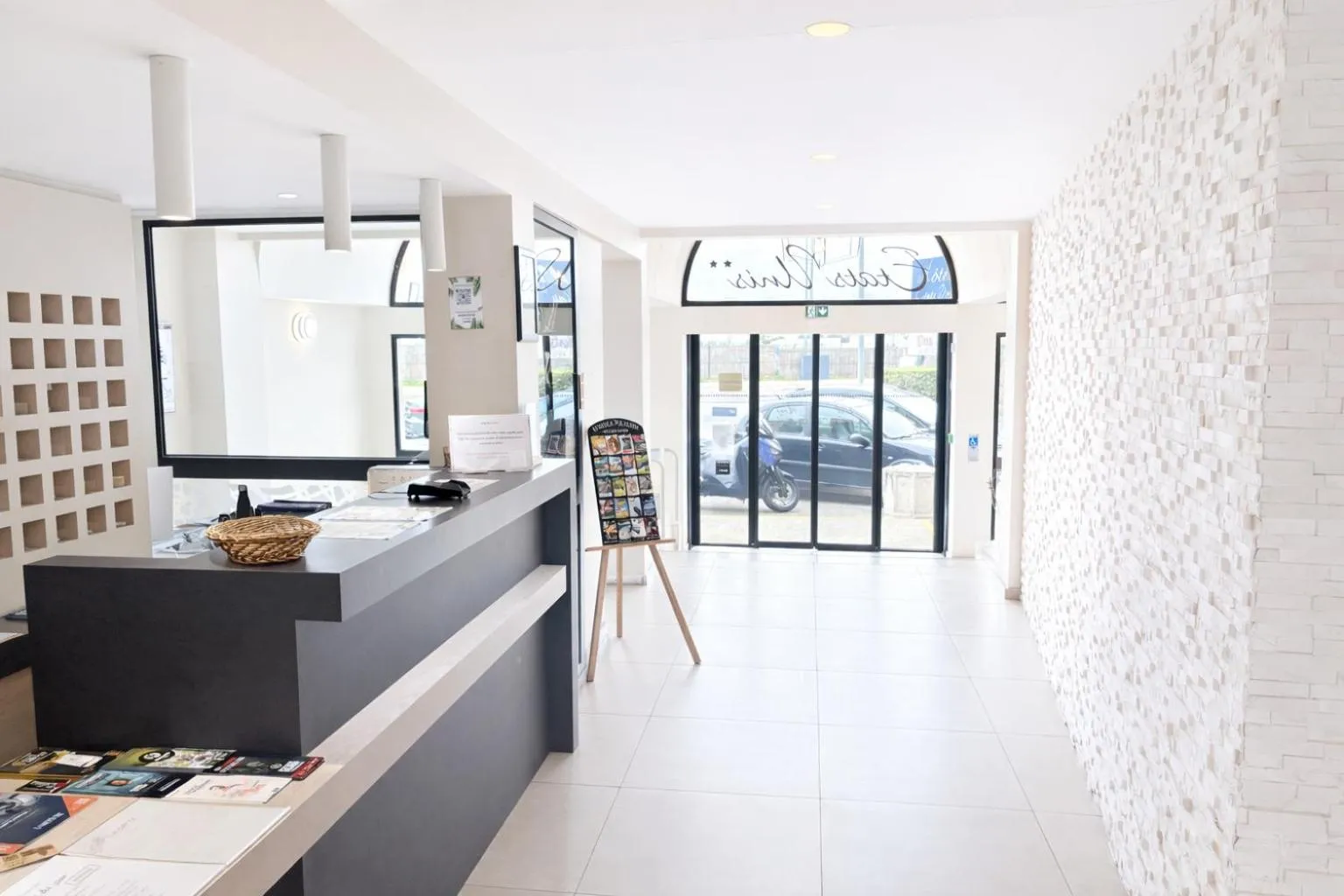 Lobby or reception in Contact Hôtel des États-Unis