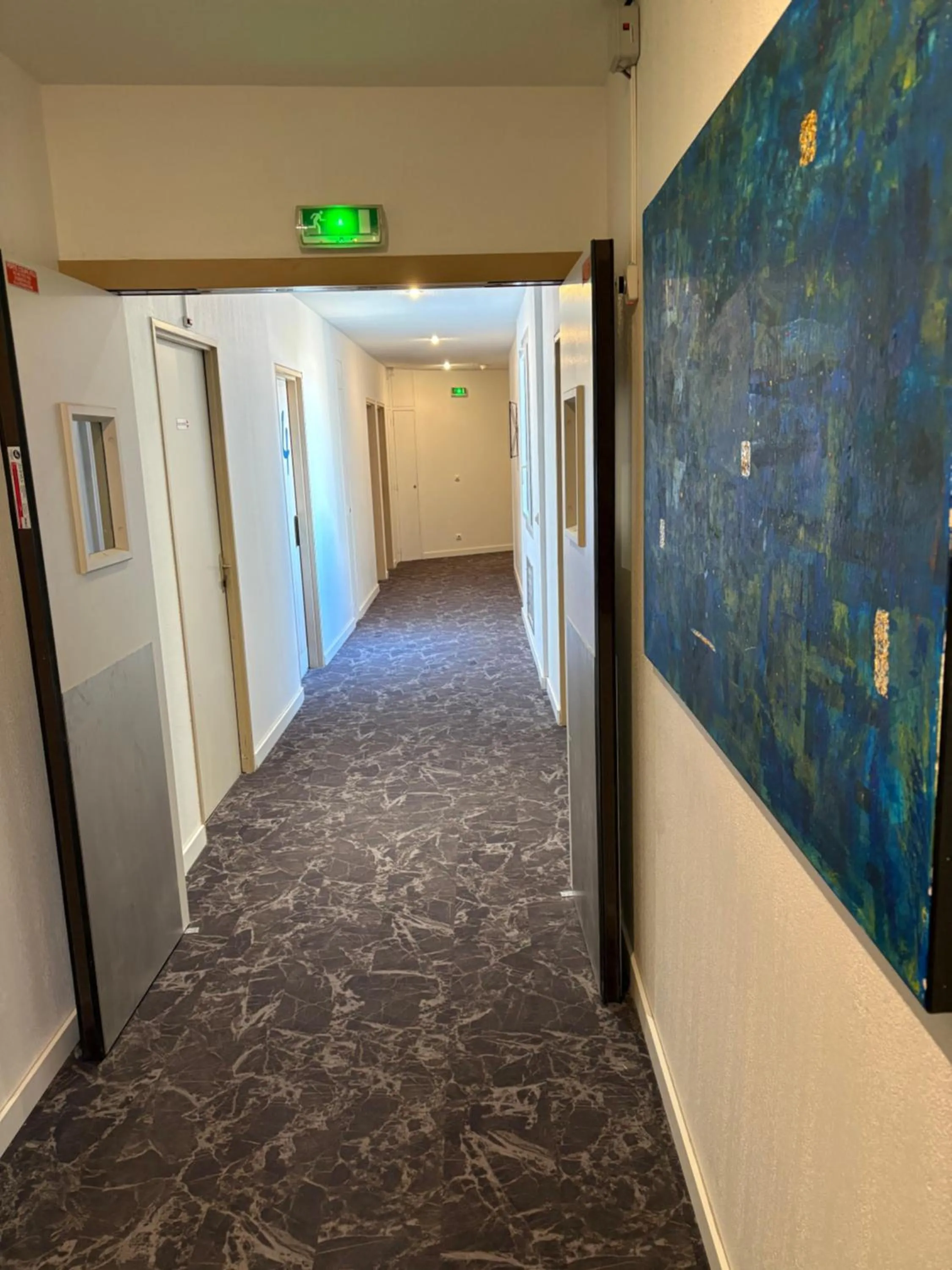 Property building in Contact Hôtel des États-Unis