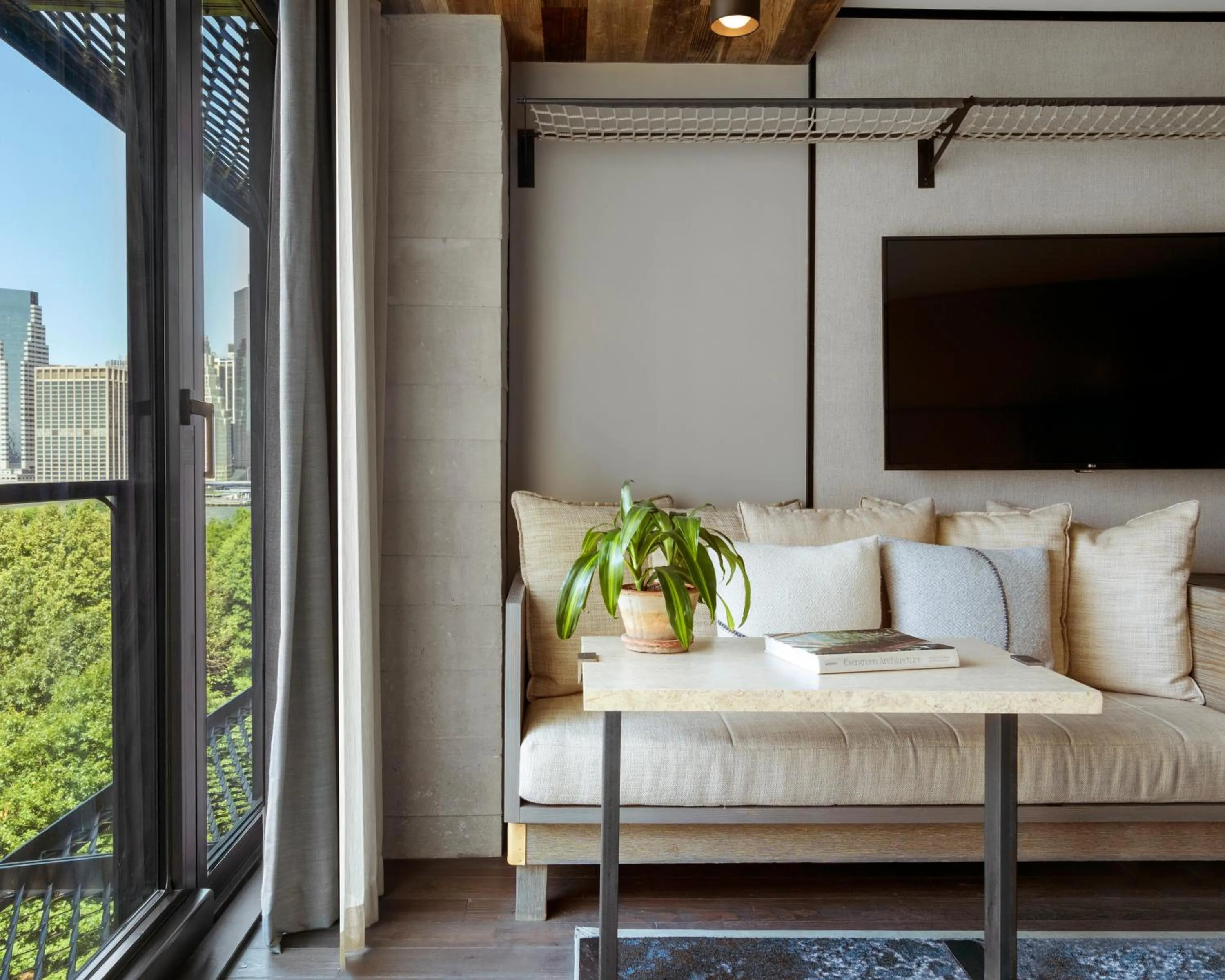 View (from property/room), Bed in 1 Hotel Brooklyn Bridge