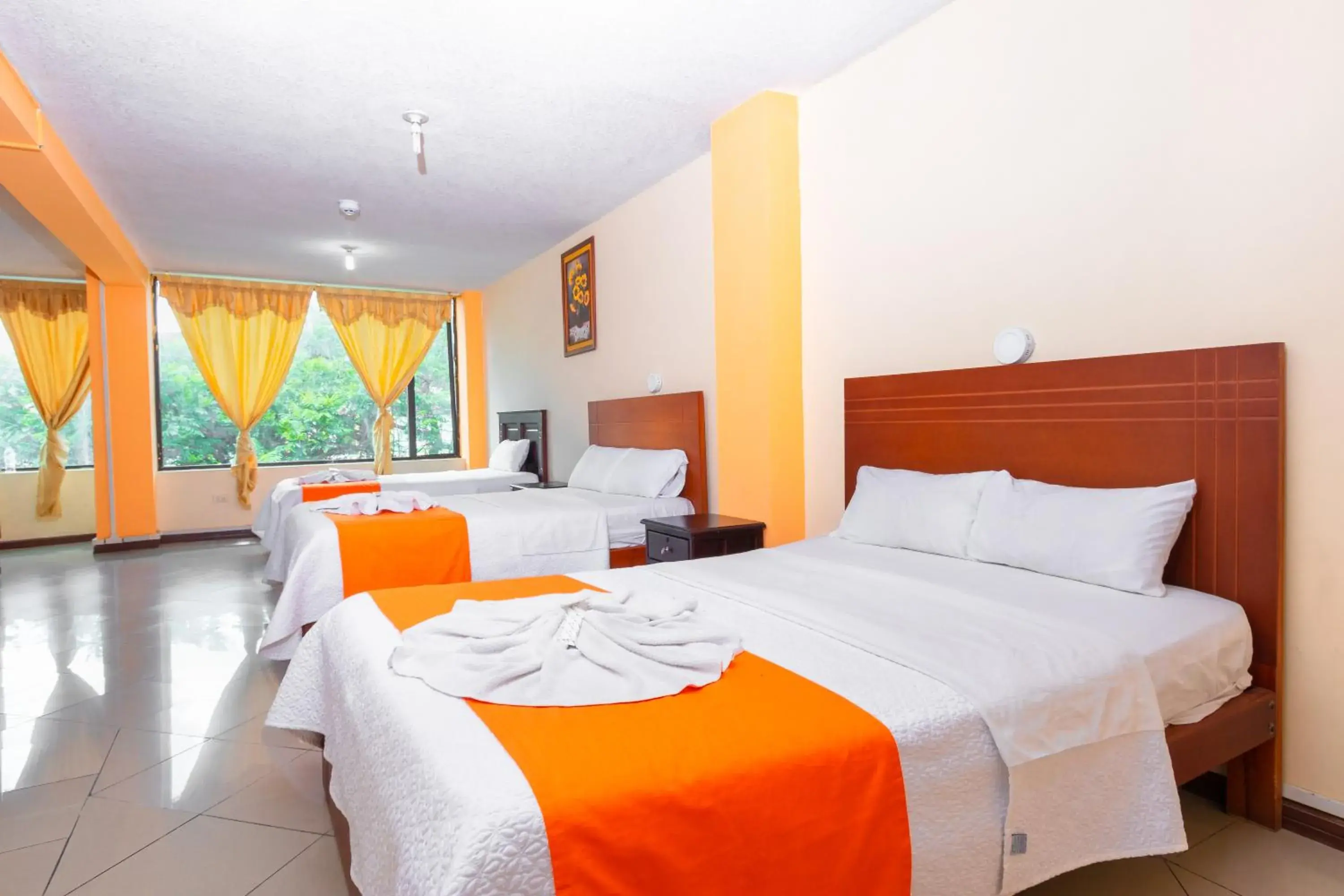 Basic Triple Room in Hotel Miraflores Basic Triple Room in Hotel Miraflores
