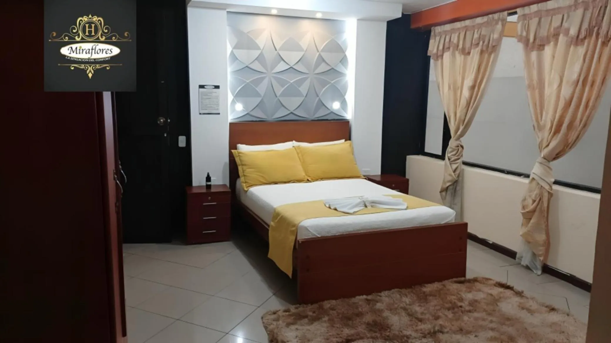 Property building, Bed in Hotel Miraflores
