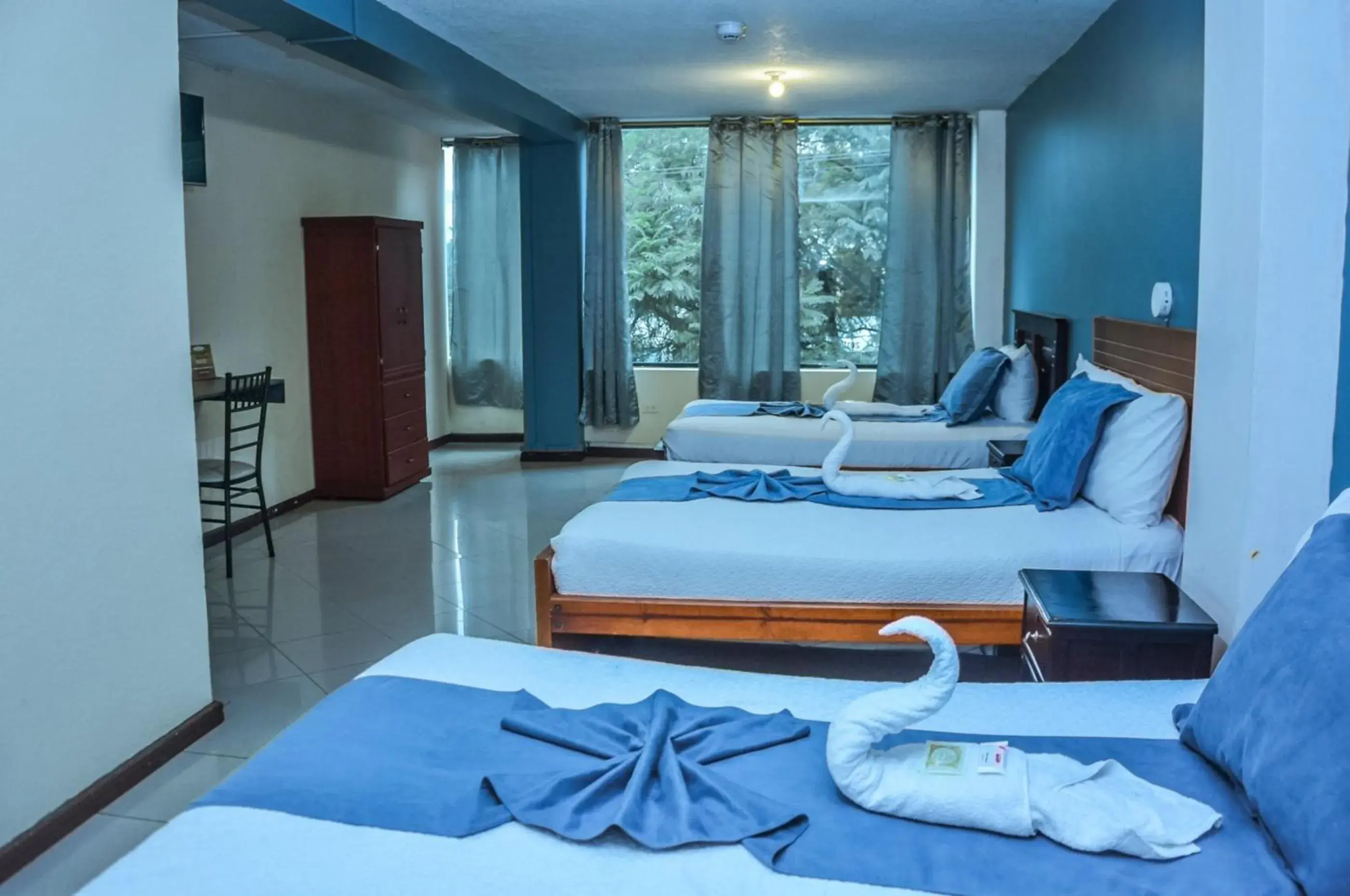 Basic Triple Room in Hotel Miraflores Basic Triple Room in Hotel Miraflores