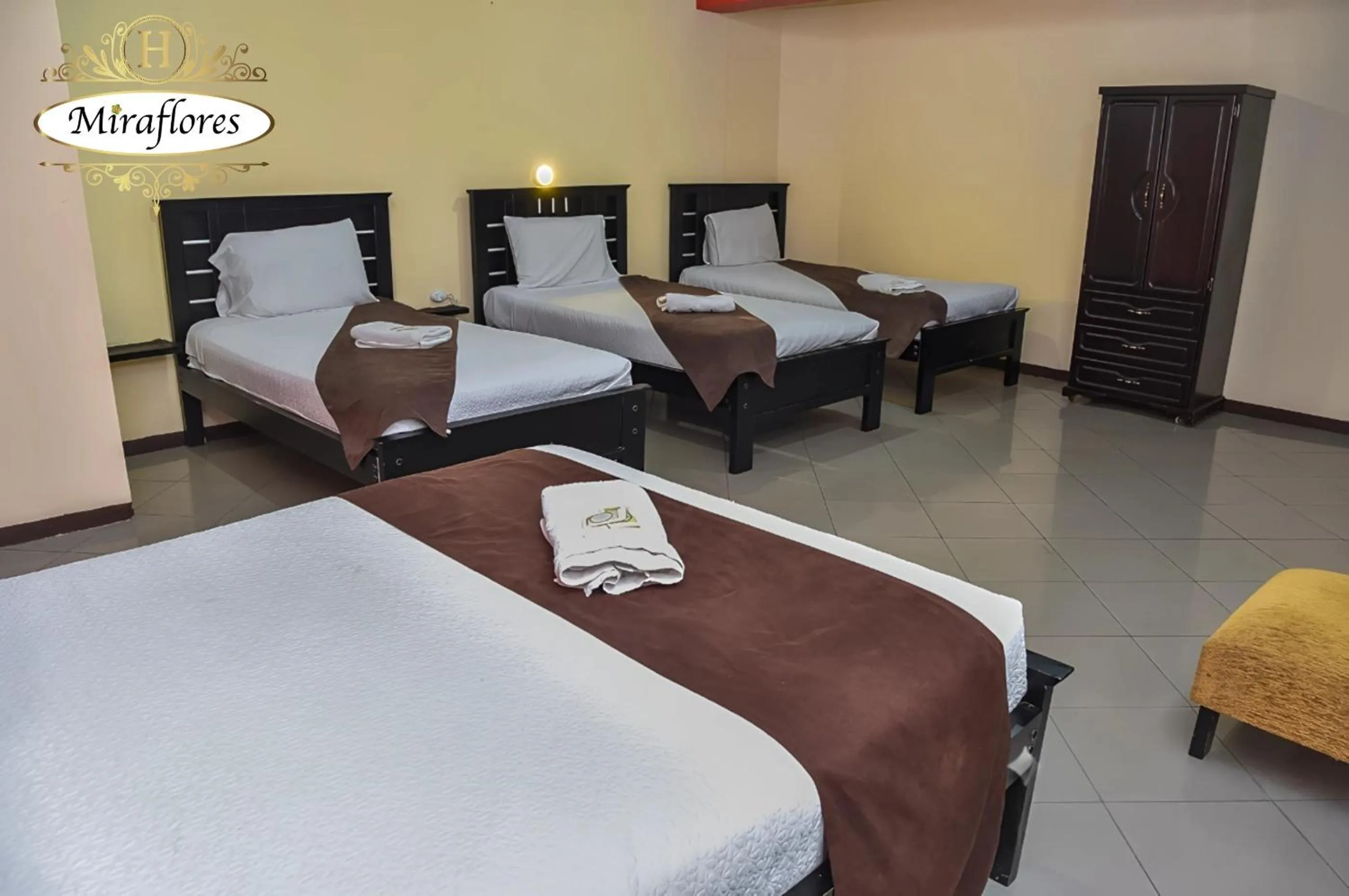 Property building, Bed in Hotel Miraflores