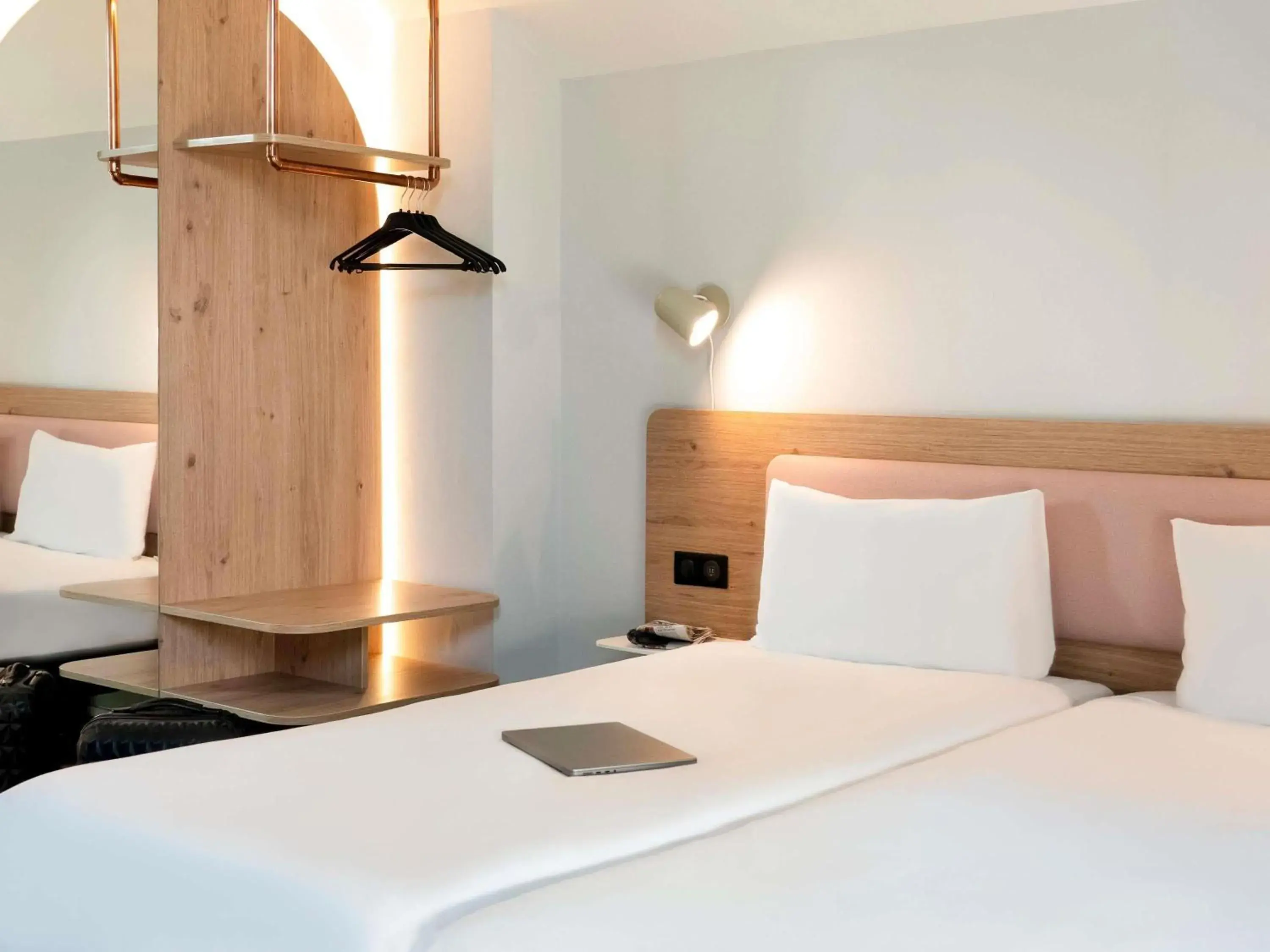 Property building, Bed in Ibis Styles Colmar Centre Property building, Bed in Ibis Styles Colmar Centre