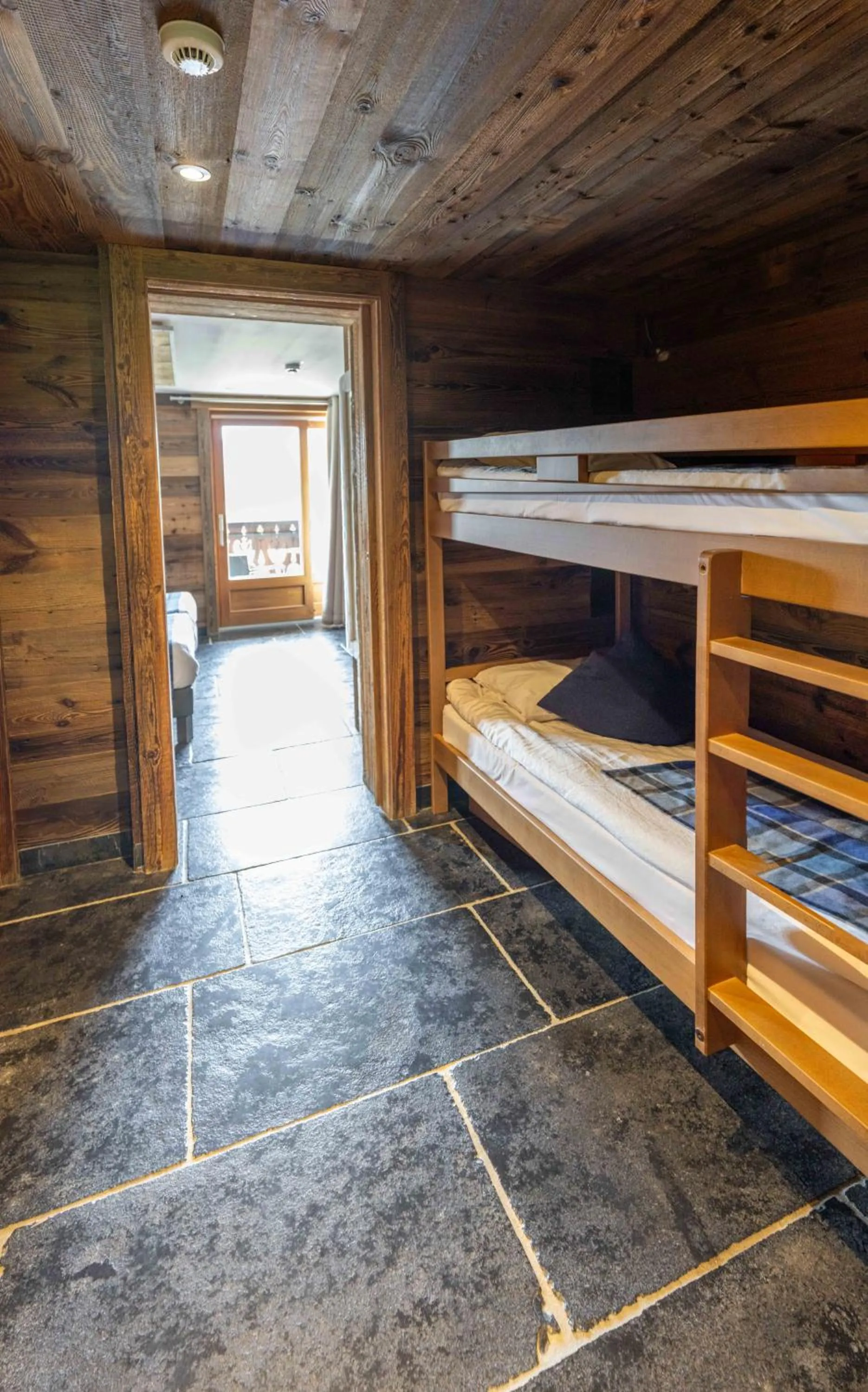 Photo of the whole room, Bed in Hôtel Alpina & SPA - Restaurant Oxalis