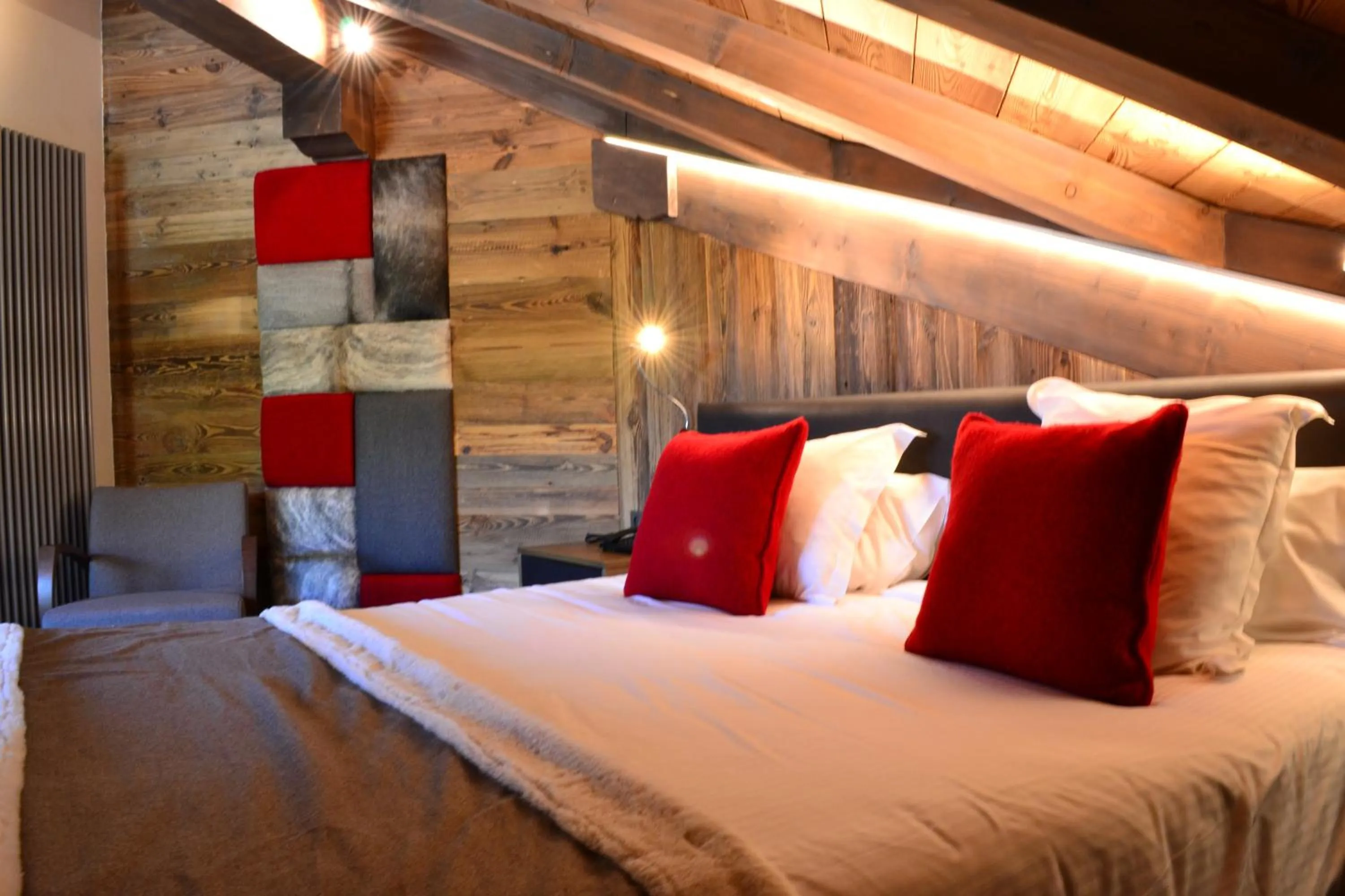 Bed in Hôtel Alpina & SPA - Restaurant Oxalis