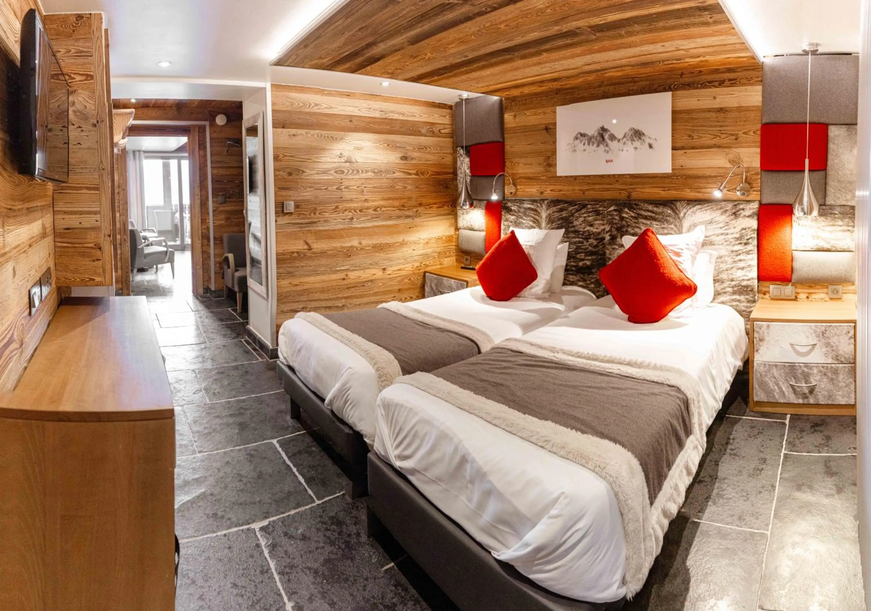 Bed in Hôtel Alpina & SPA - Restaurant Oxalis