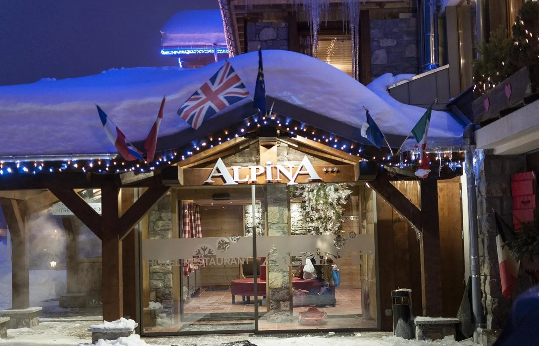 Facade/entrance in Hôtel Alpina & SPA - Restaurant Oxalis