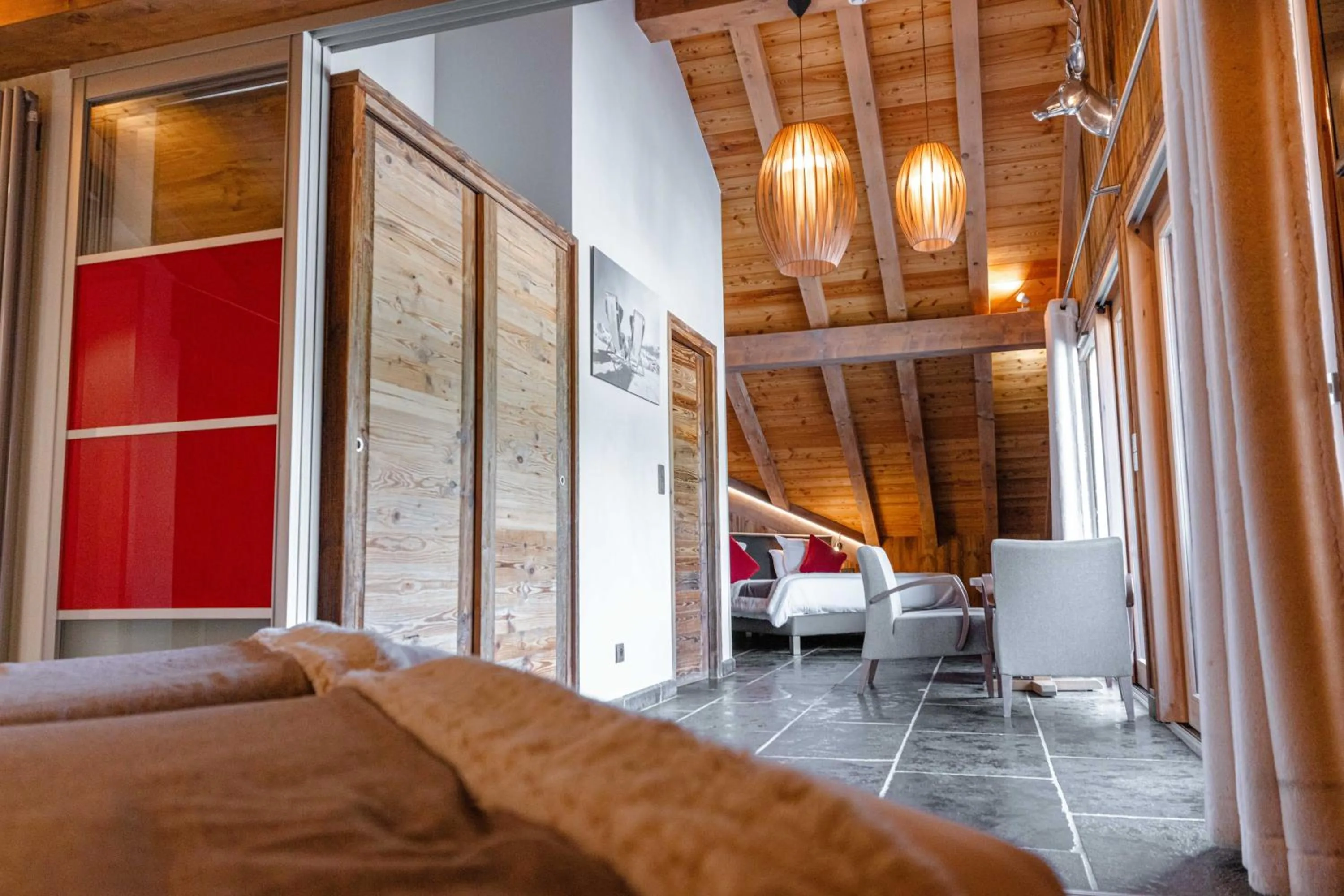 Photo of the whole room, Bed in Hôtel Alpina & SPA - Restaurant Oxalis