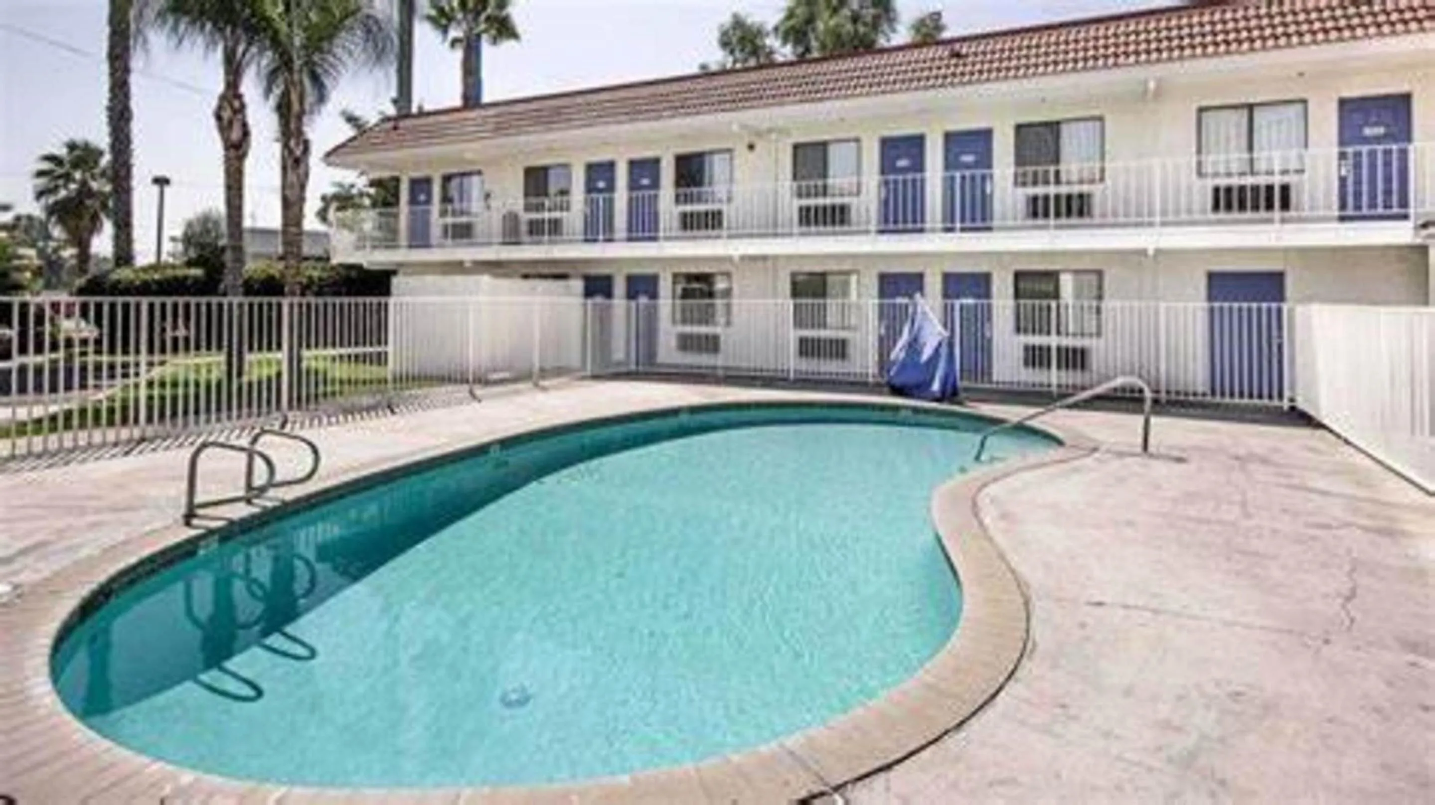 Swimming pool in Motel 6 Lake Elsinore, CA