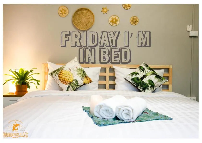 Bed in Goodfellas Thong lo Hostel #Check in time needed#