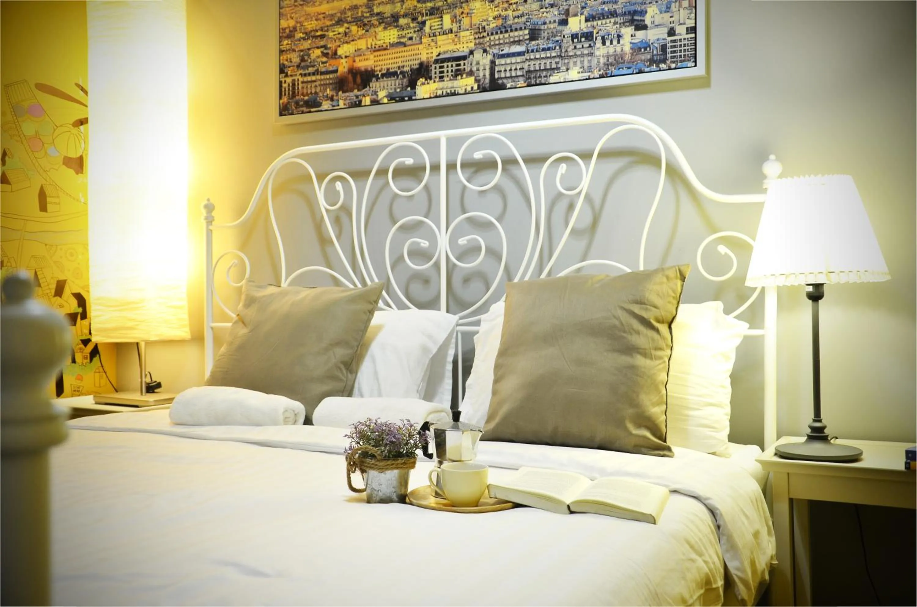 Bed in Goodfellas Thong lo Hostel #Check in time needed#