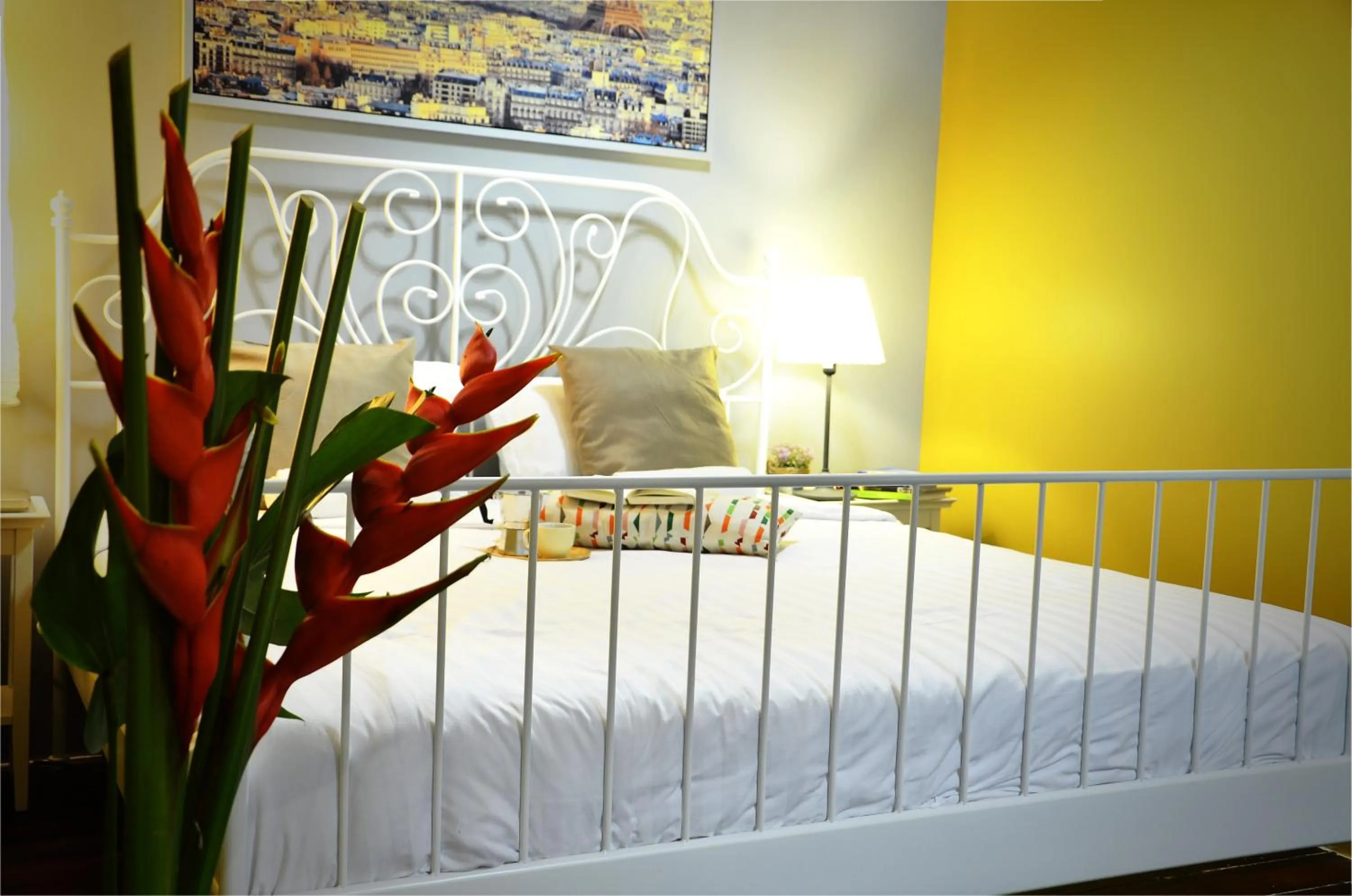 Bed in Goodfellas Thong lo Hostel #Check in time needed#