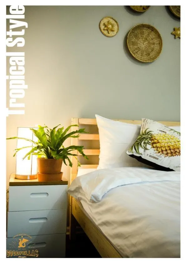 Bed in Goodfellas Thong lo Hostel #Check in time needed#