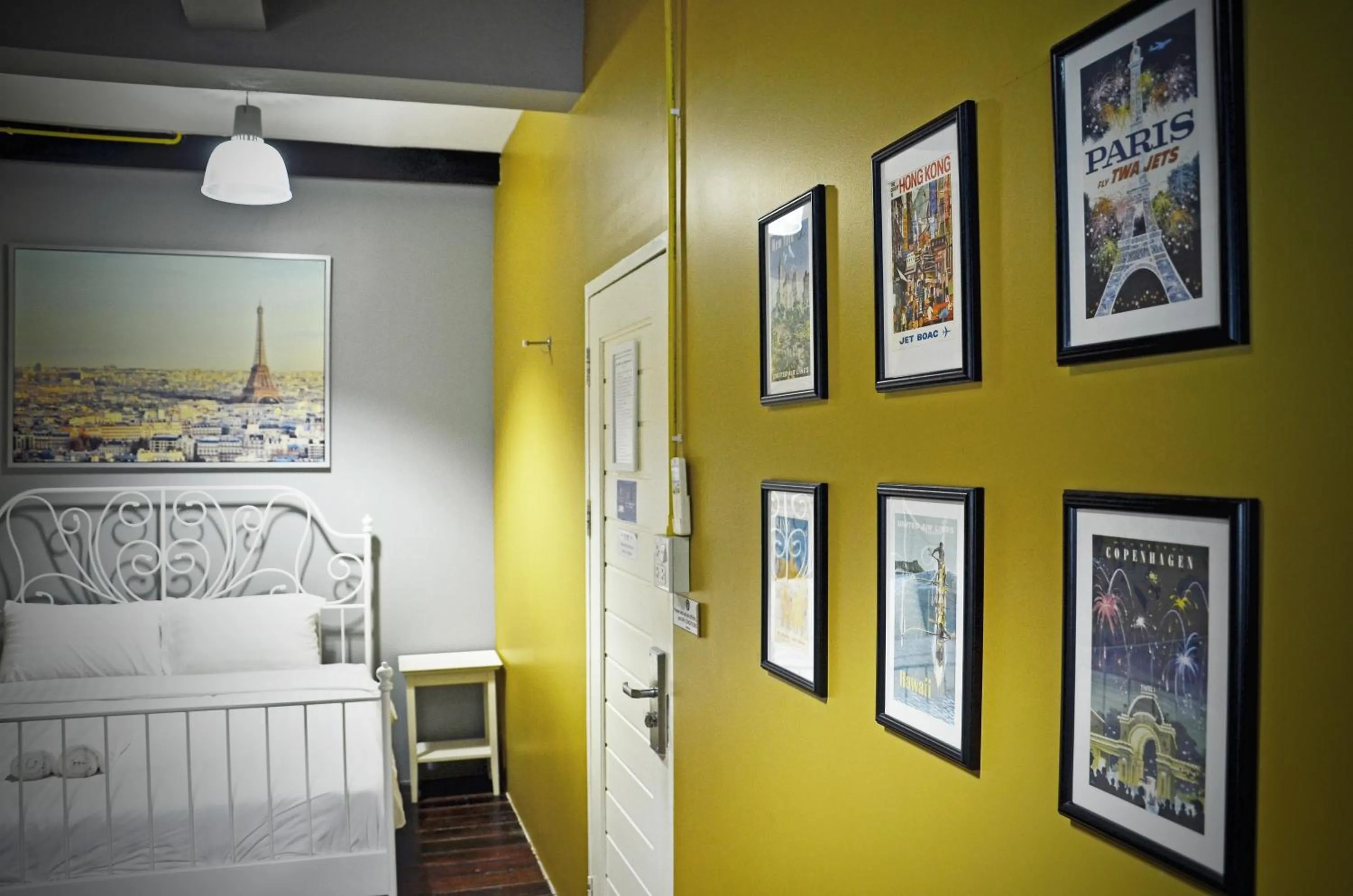 Bed in Goodfellas Thong lo Hostel #Check in time needed#