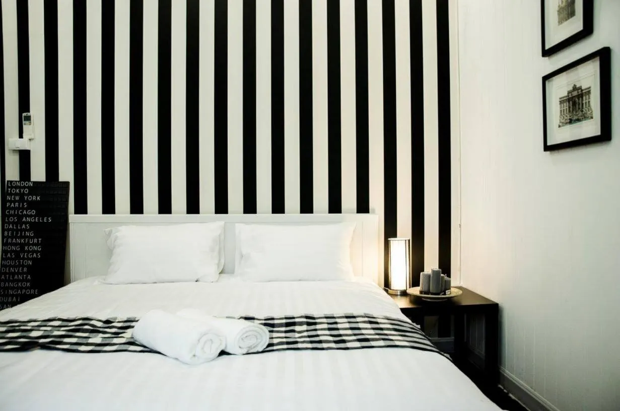 Bed in Goodfellas Thong lo Hostel #Check in time needed#