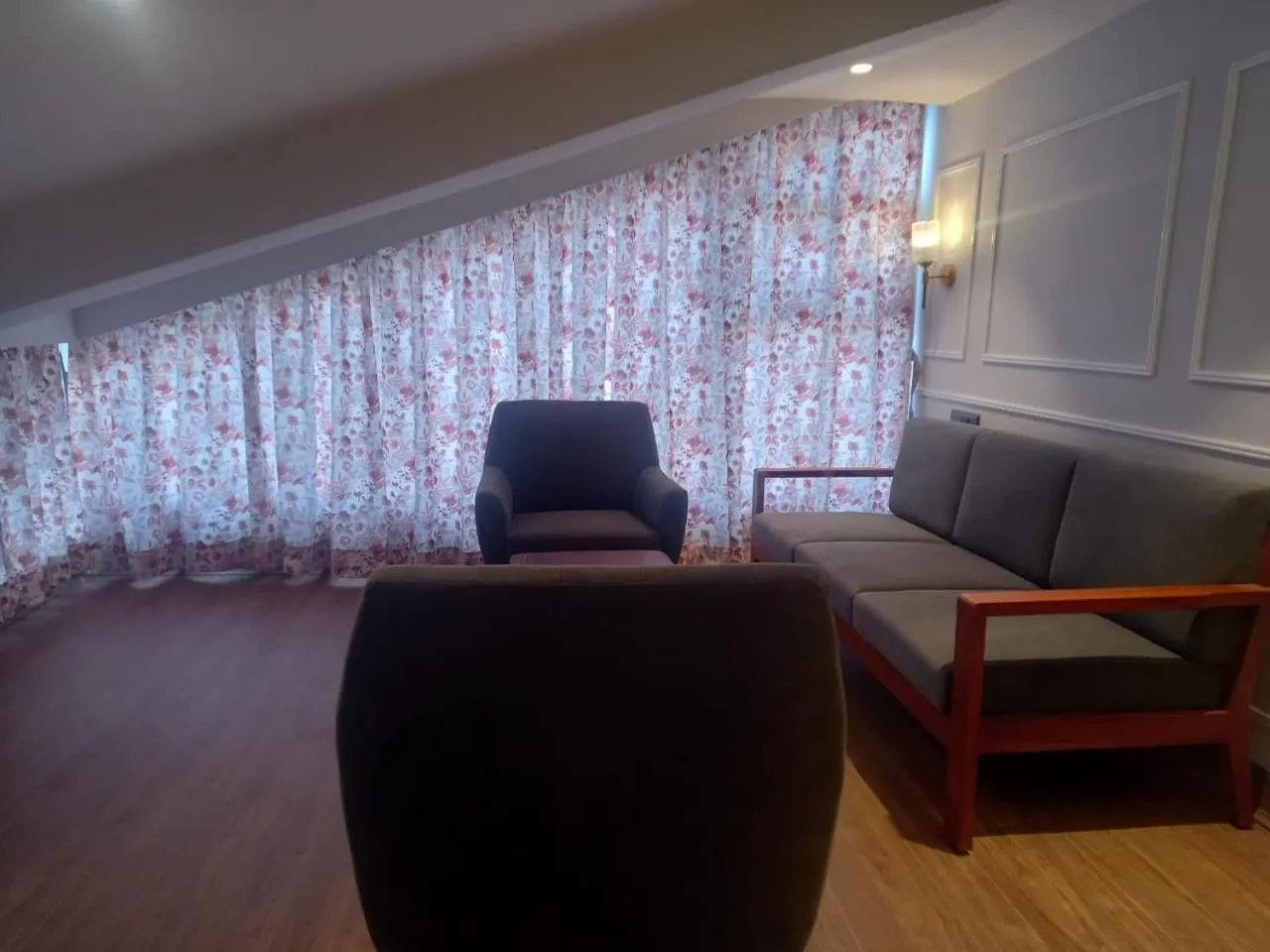 Living room in Hotel Sonar Bangla Darjeeling