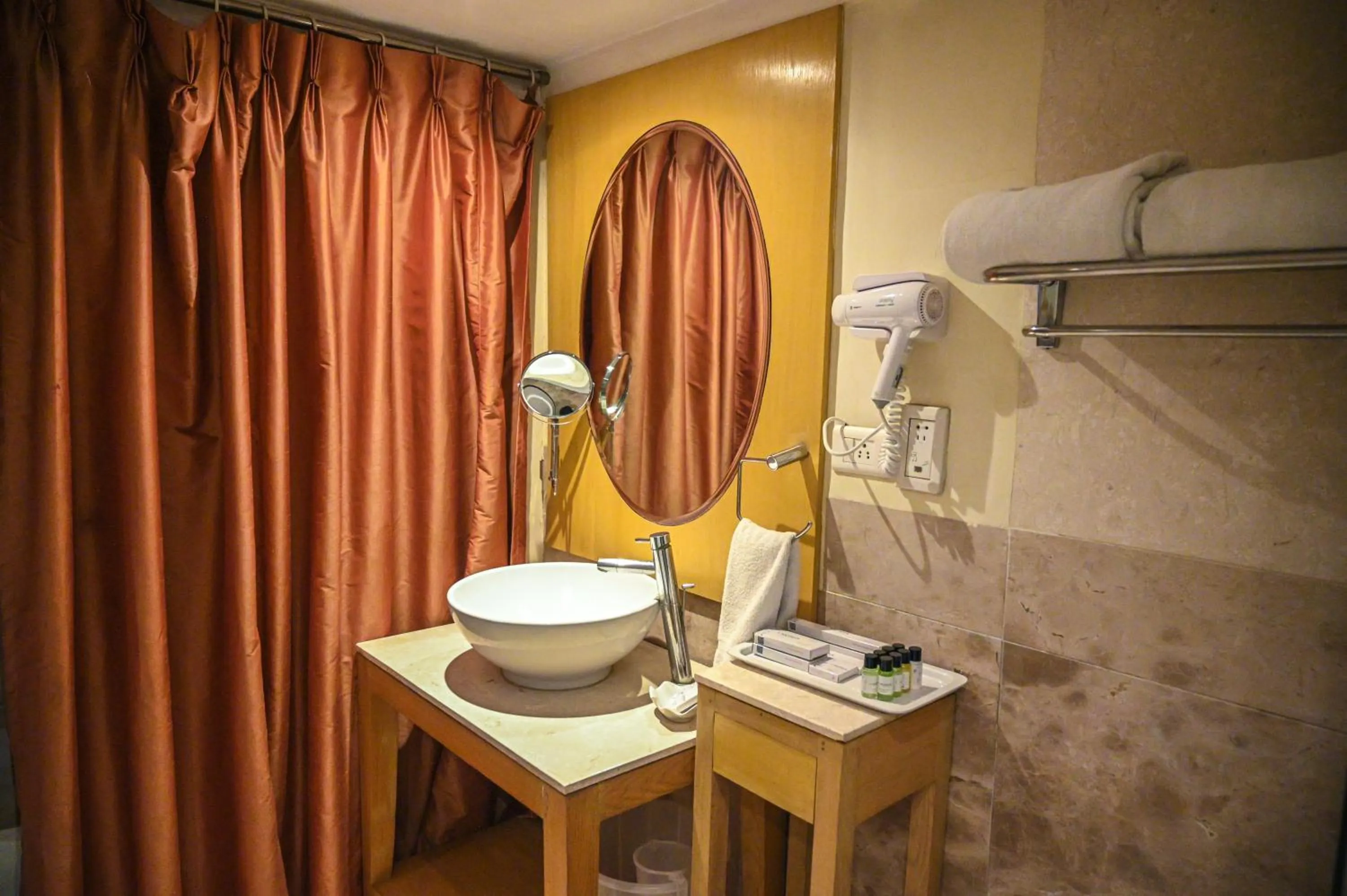Bathroom in Katriya Hotel and Tower