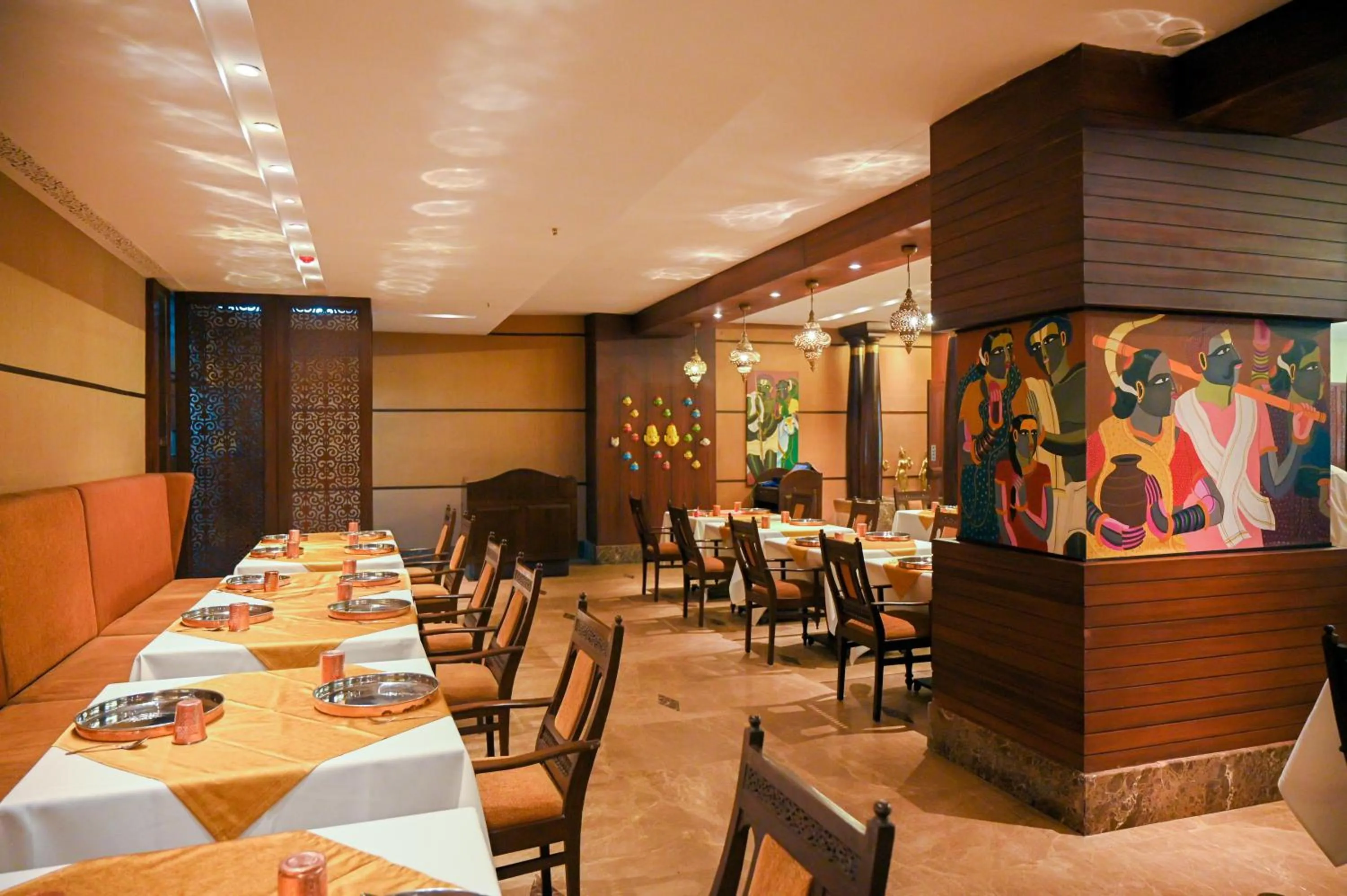 Restaurant/places to eat in Katriya Hotel and Tower