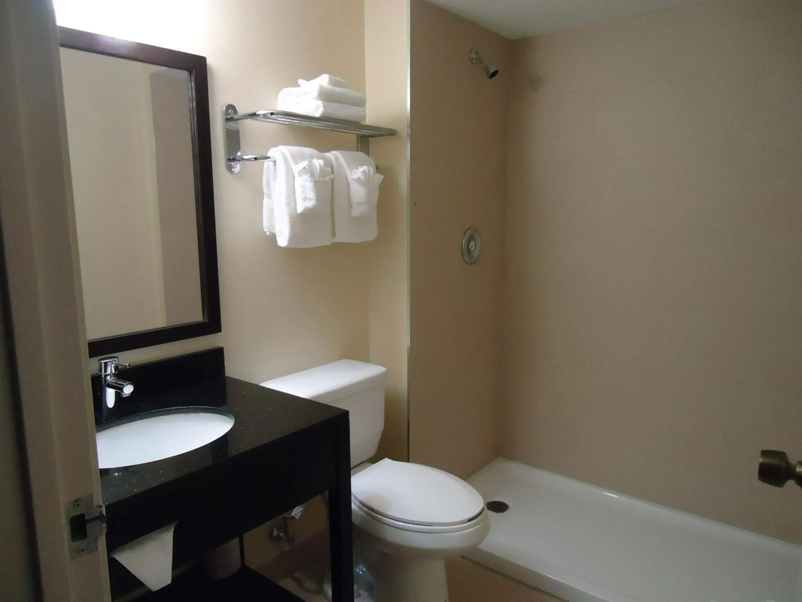 Toilet in Katriya Hotel and Tower