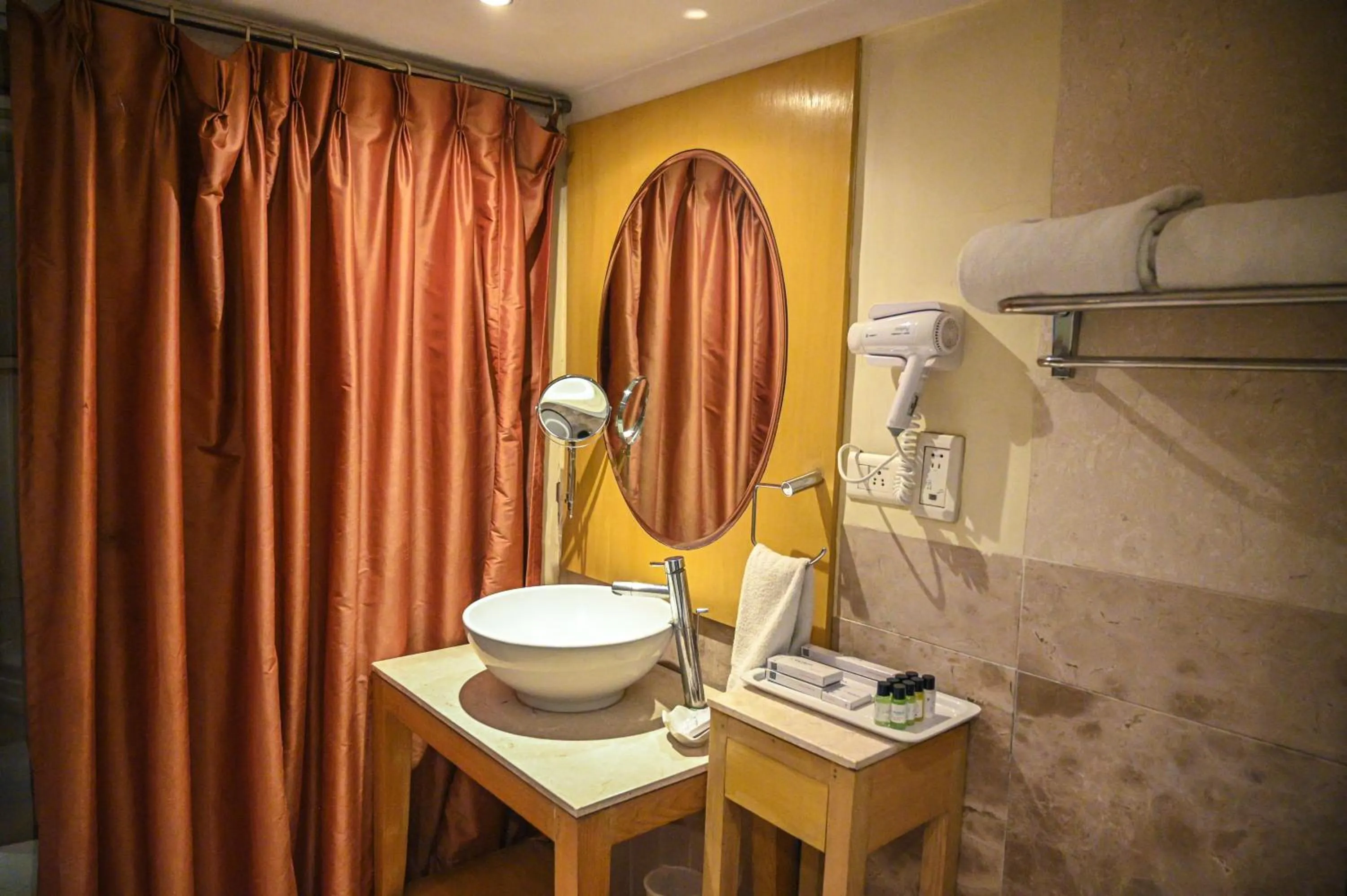 Bathroom in Katriya Hotel and Tower