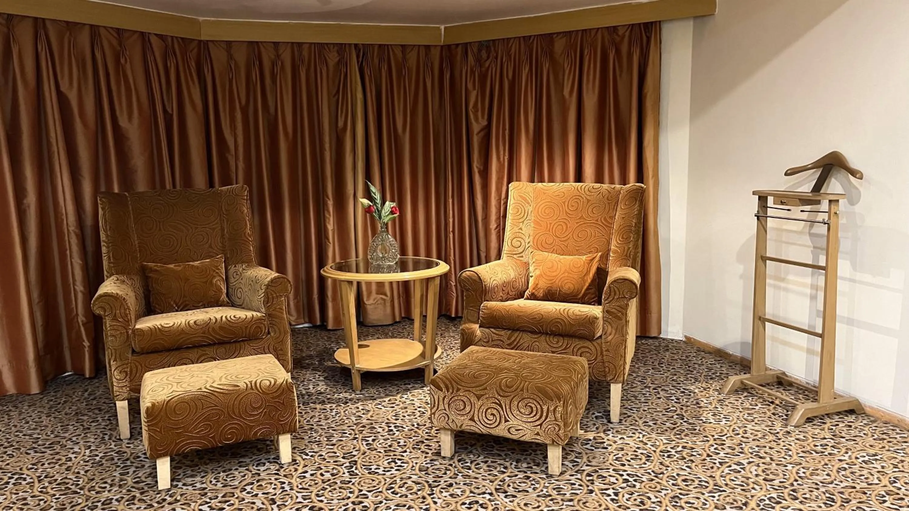 Living room in Katriya Hotel and Tower