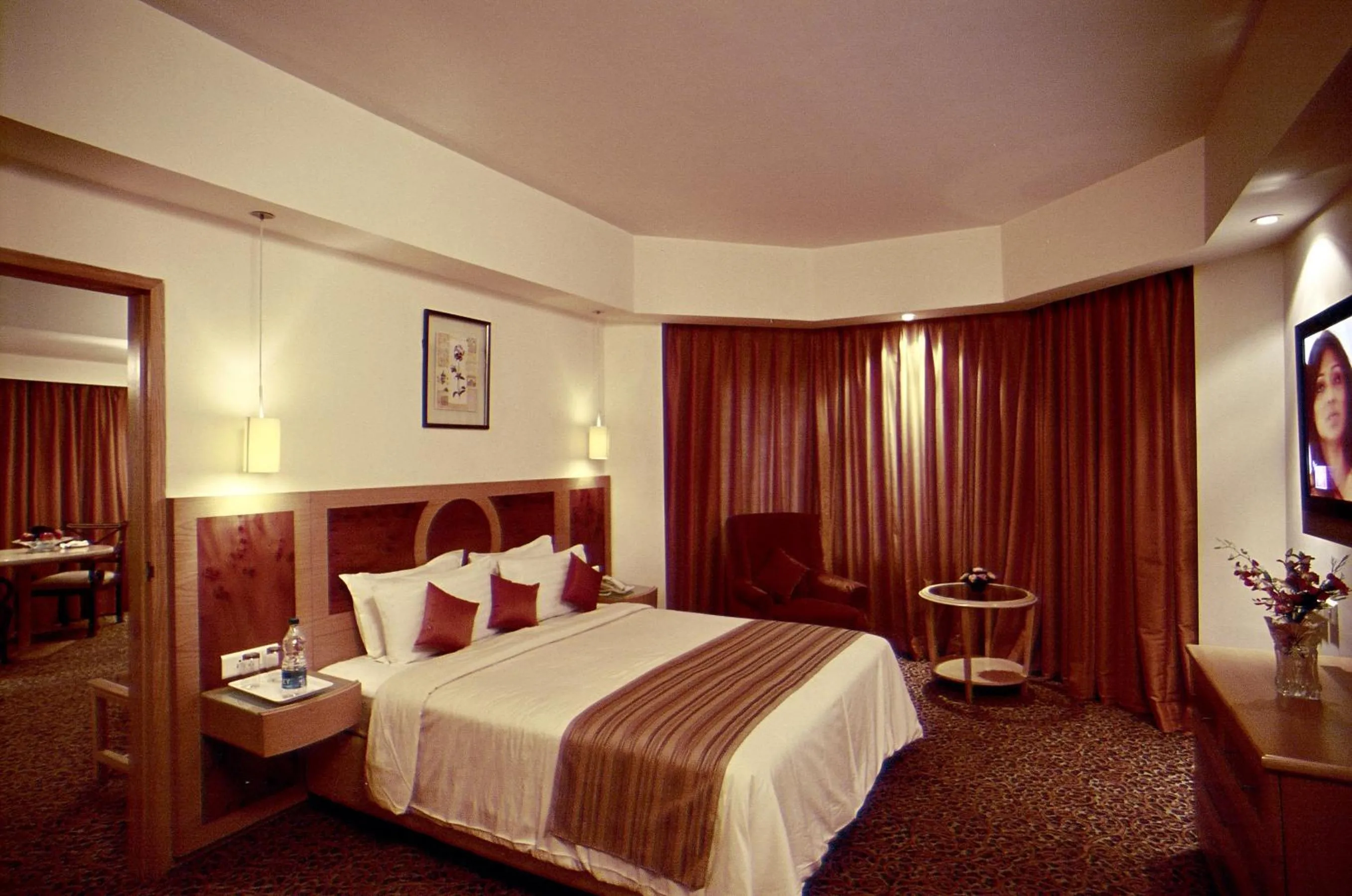 Bed in Katriya Hotel and Tower