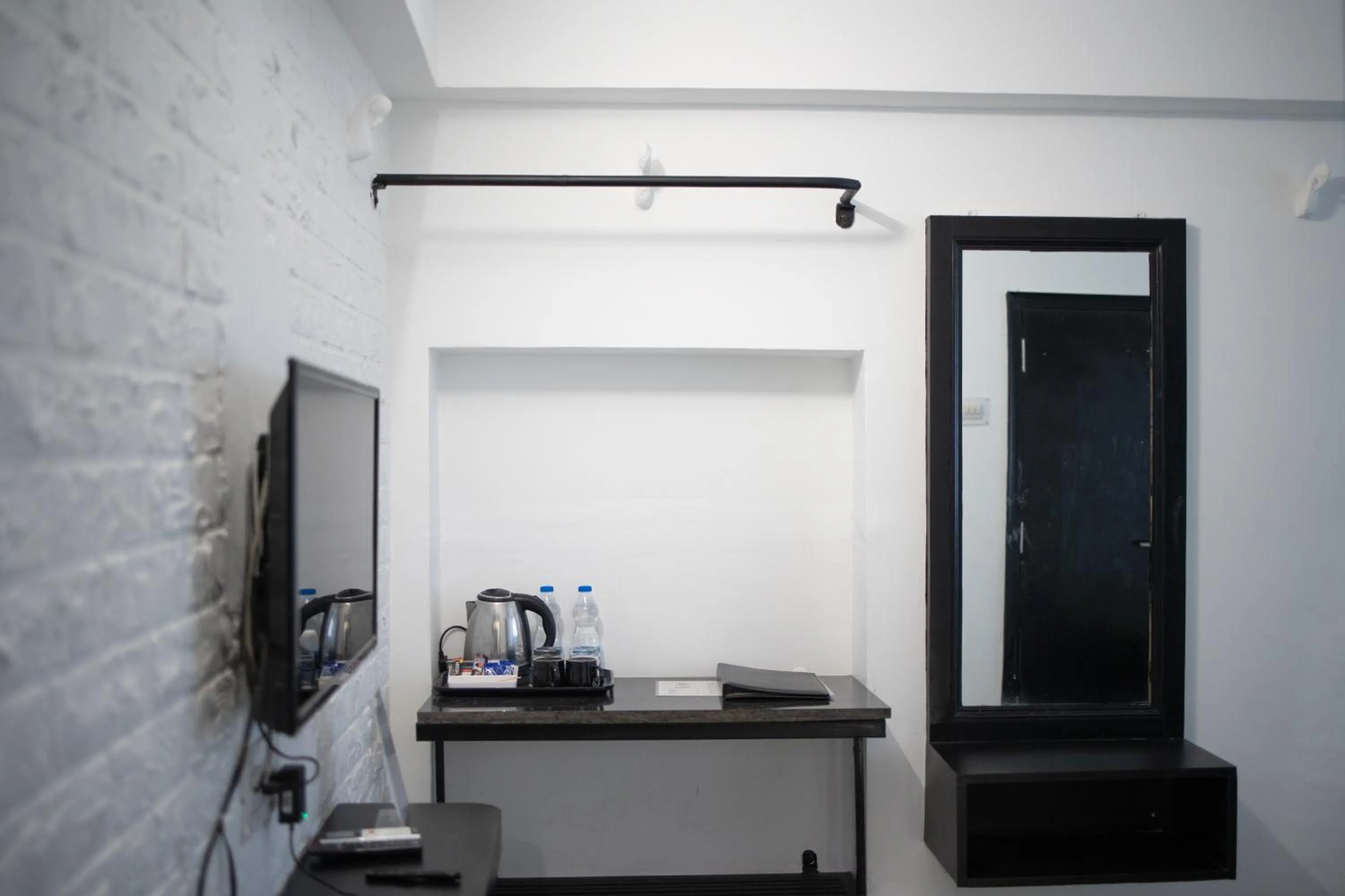 TV and multimedia in Hotel Udai Niwas By The Lake