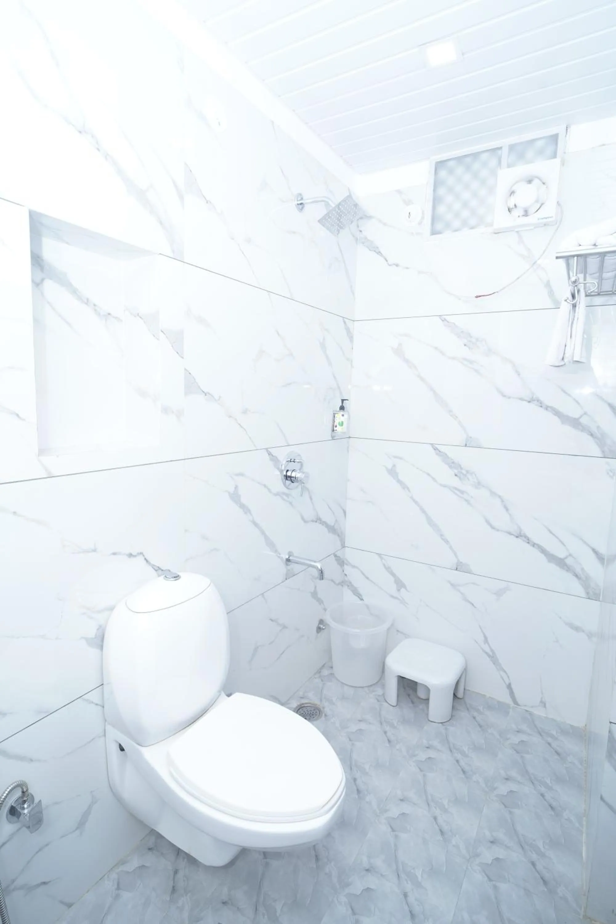 Shower in Hotel Udai Niwas By The Lake