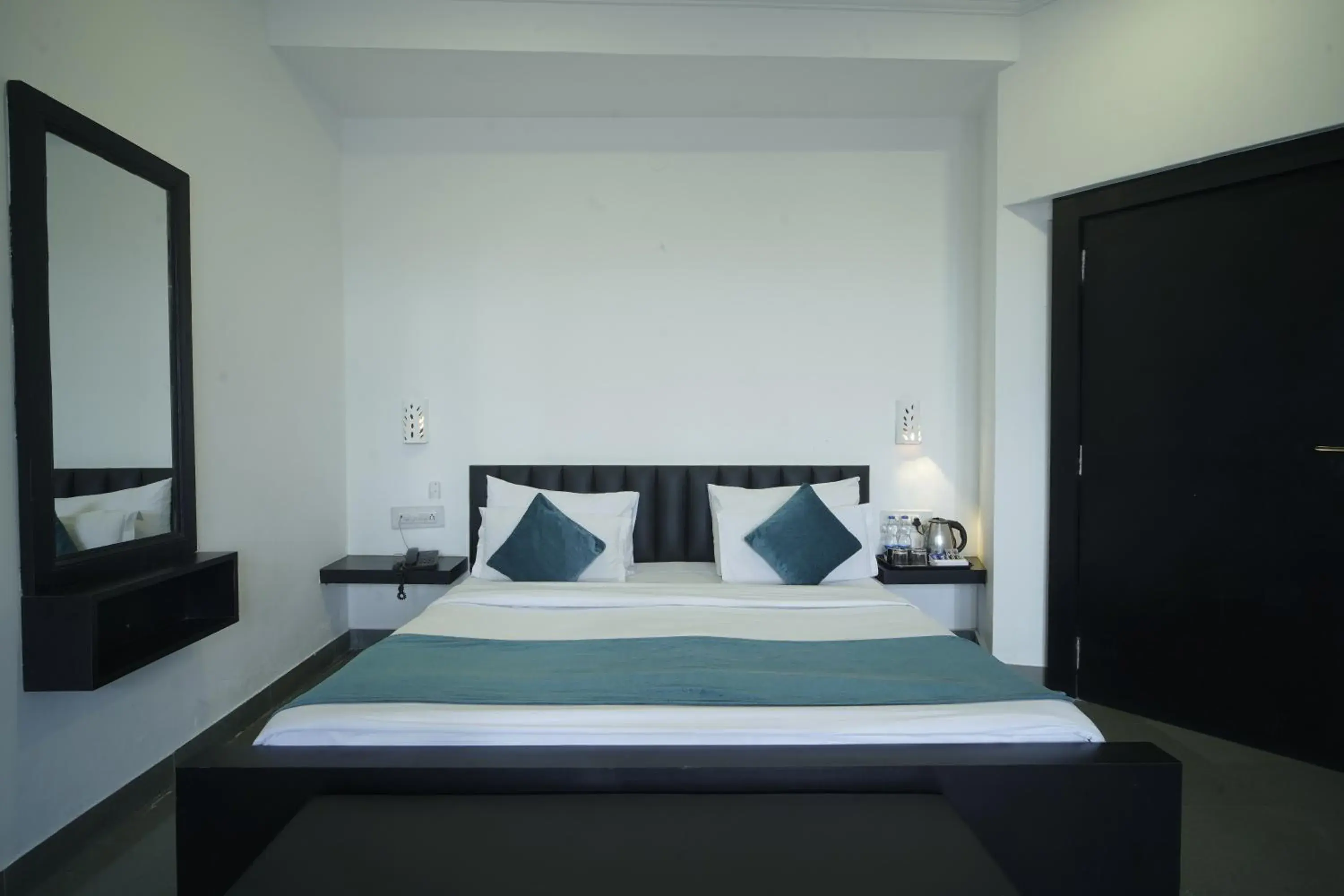 Bed in Hotel Udai Niwas By The Lake Bed in Hotel Udai Niwas By The Lake