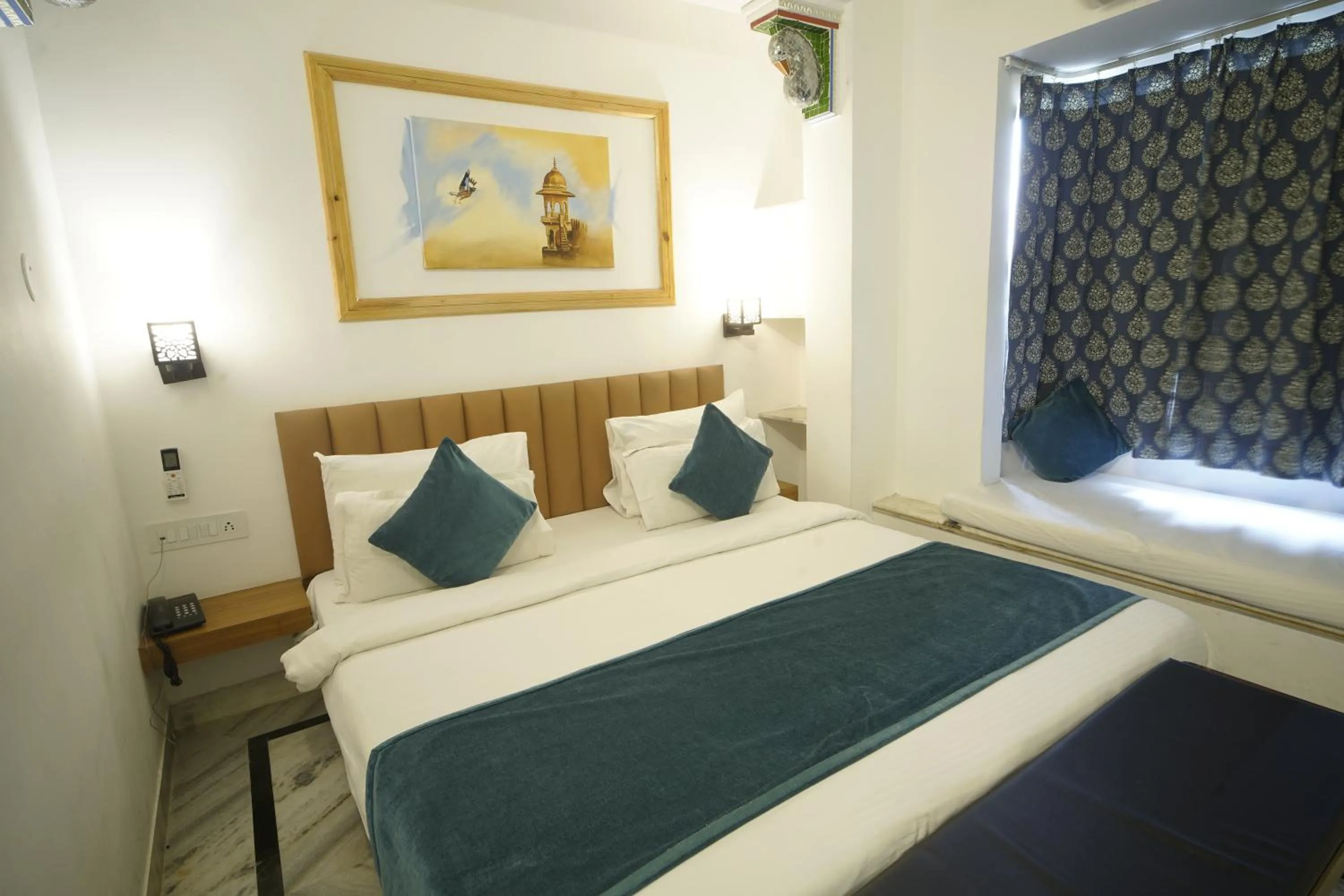 Bed in Hotel Udai Niwas By The Lake