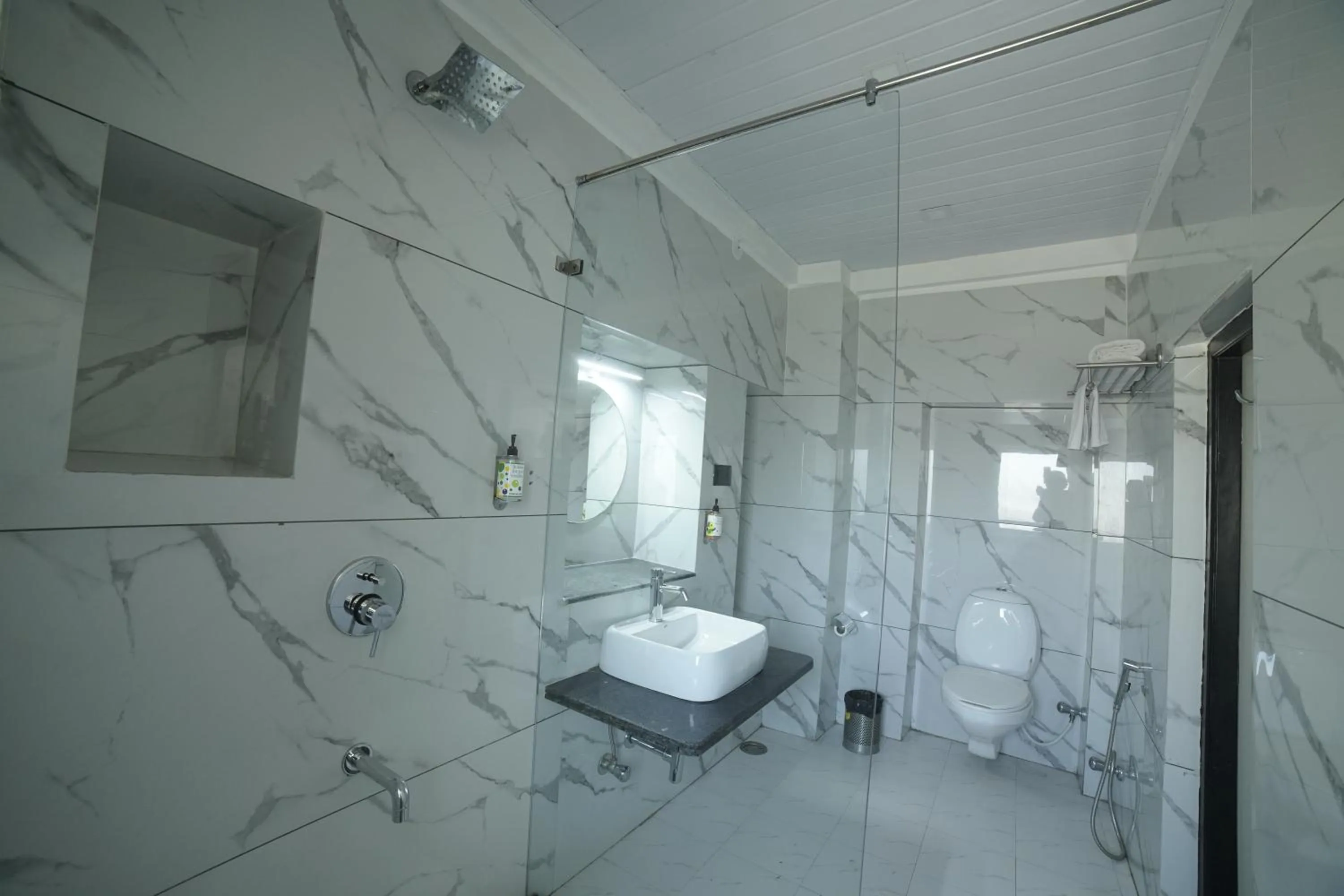 Shower in Hotel Udai Niwas By The Lake