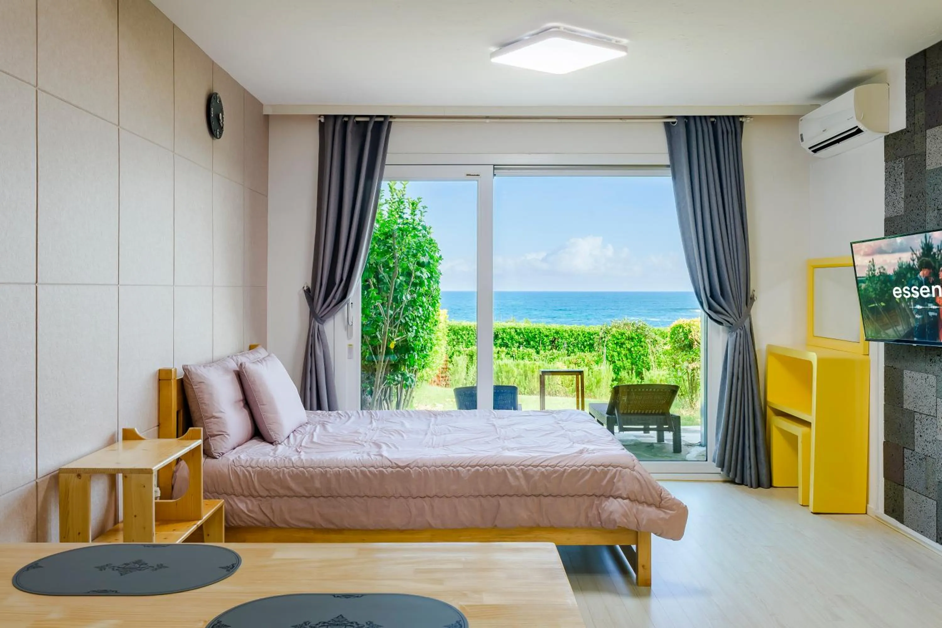 Bed in Jeju Turning point Pension