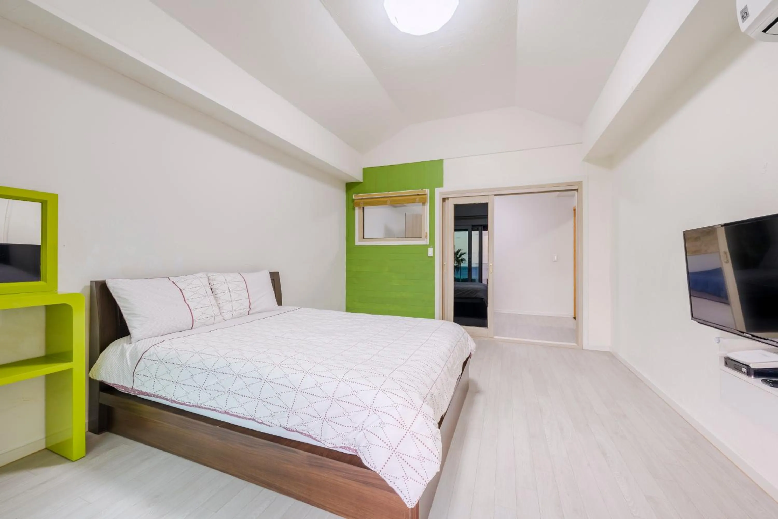 Bed in Jeju Turning point Pension