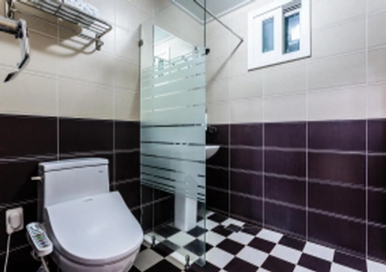 Shower in Jeju Turning point Pension