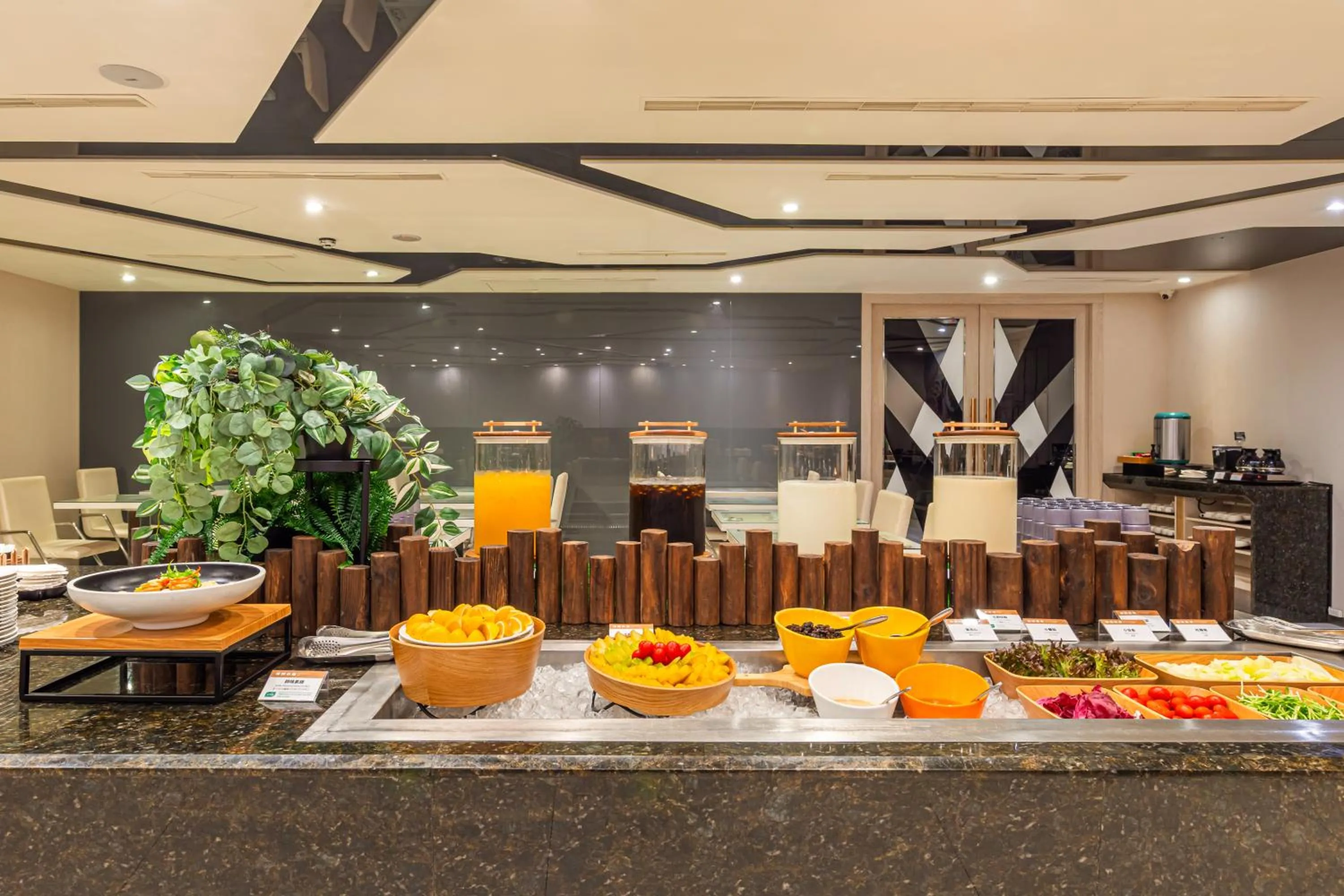 Buffet breakfast in Guide Hotel Taichung Ziyou