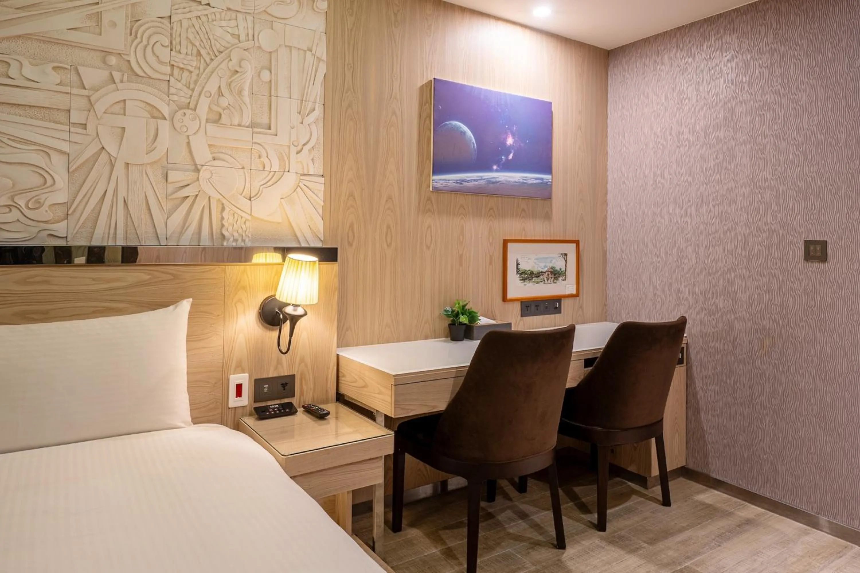 Photo of the whole room, Bed in Guide Hotel Taichung Ziyou