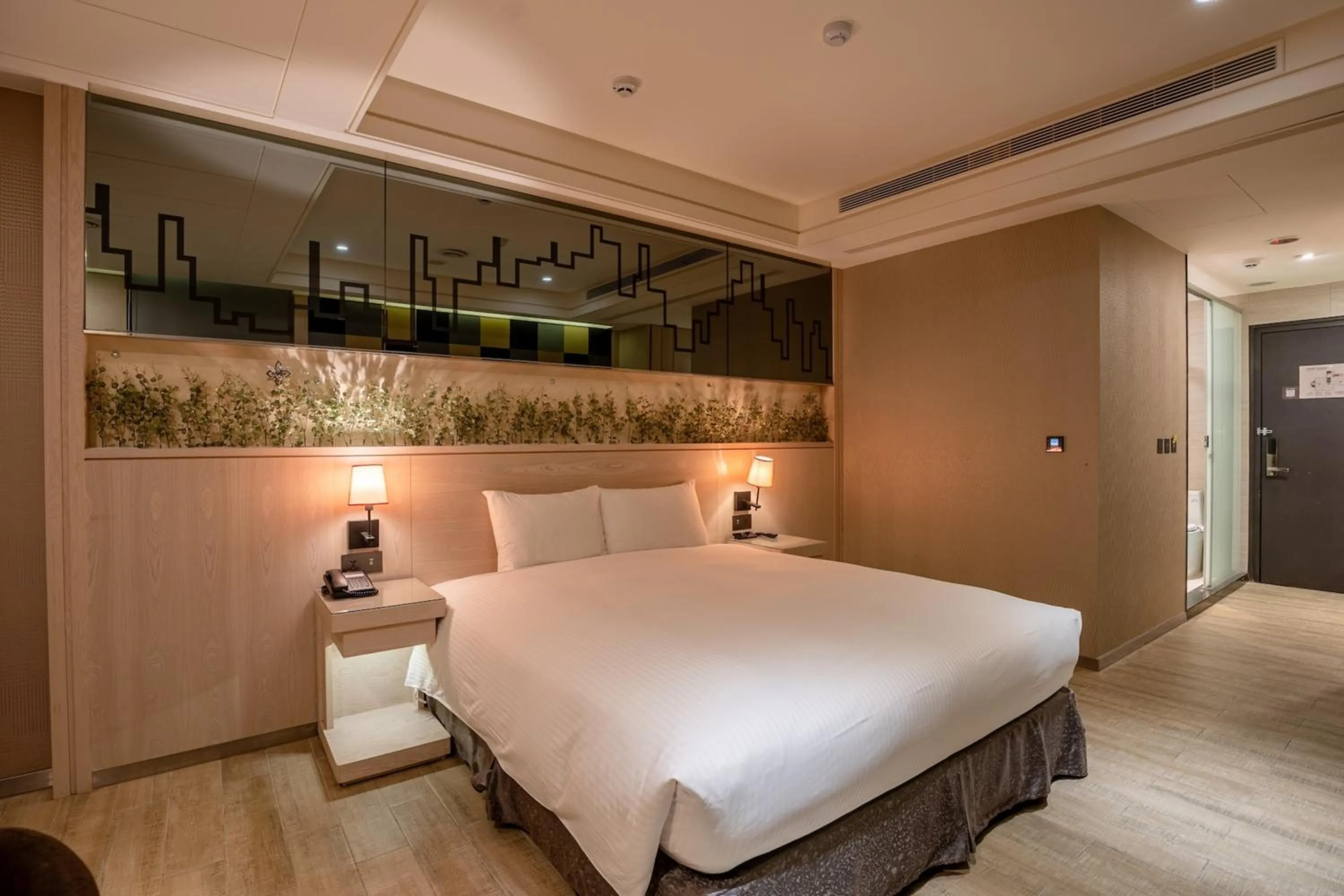 Photo of the whole room, Bed in Guide Hotel Taichung Ziyou