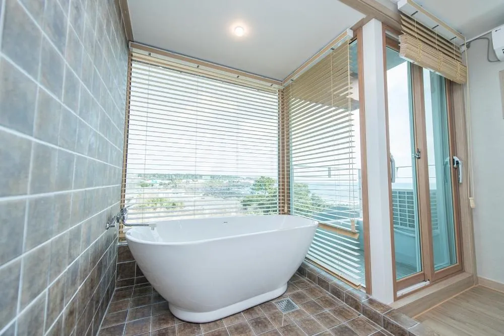 Bath in Pension Jung Won