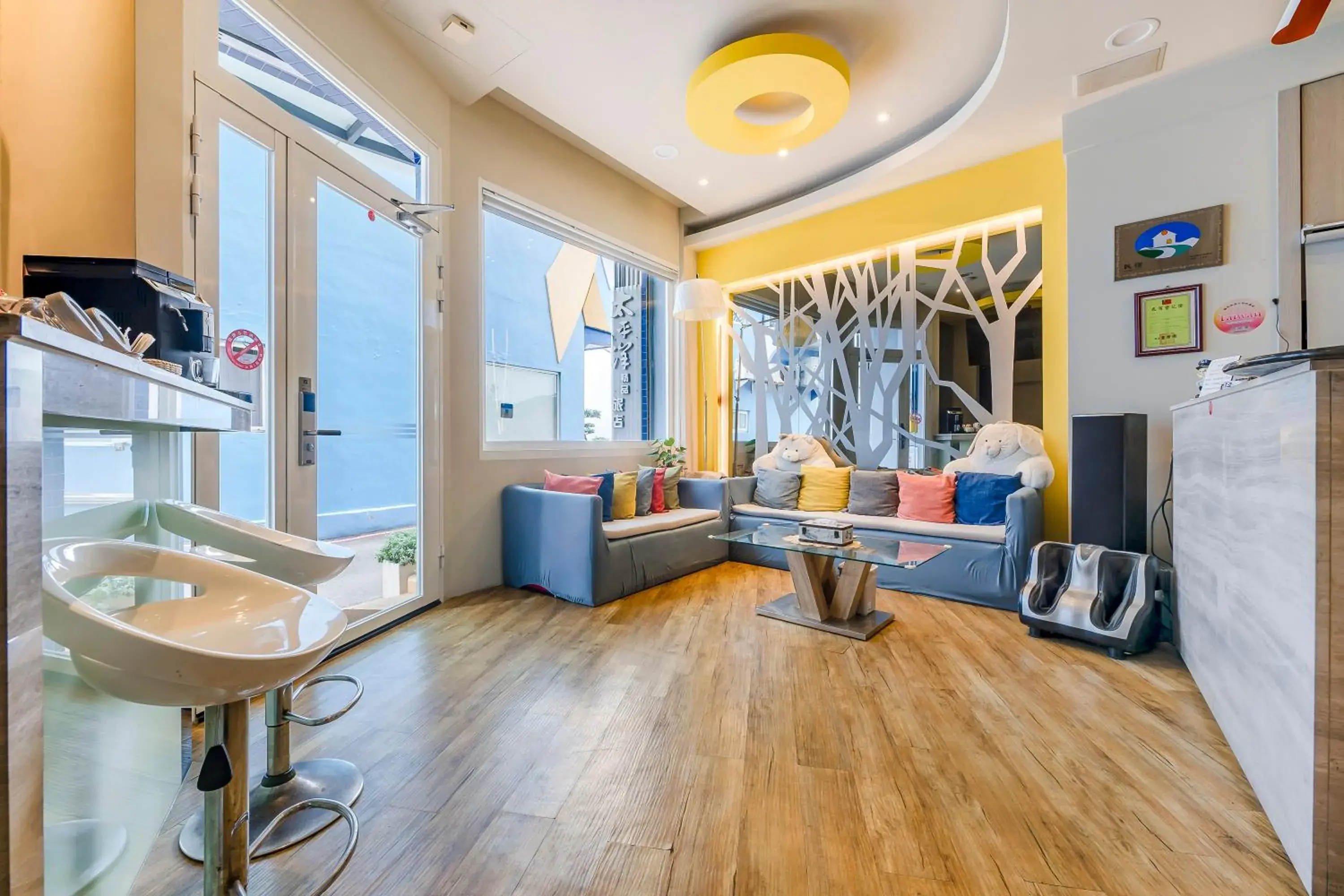 Lobby or reception in Pacific Inn Lobby or reception in Pacific Inn