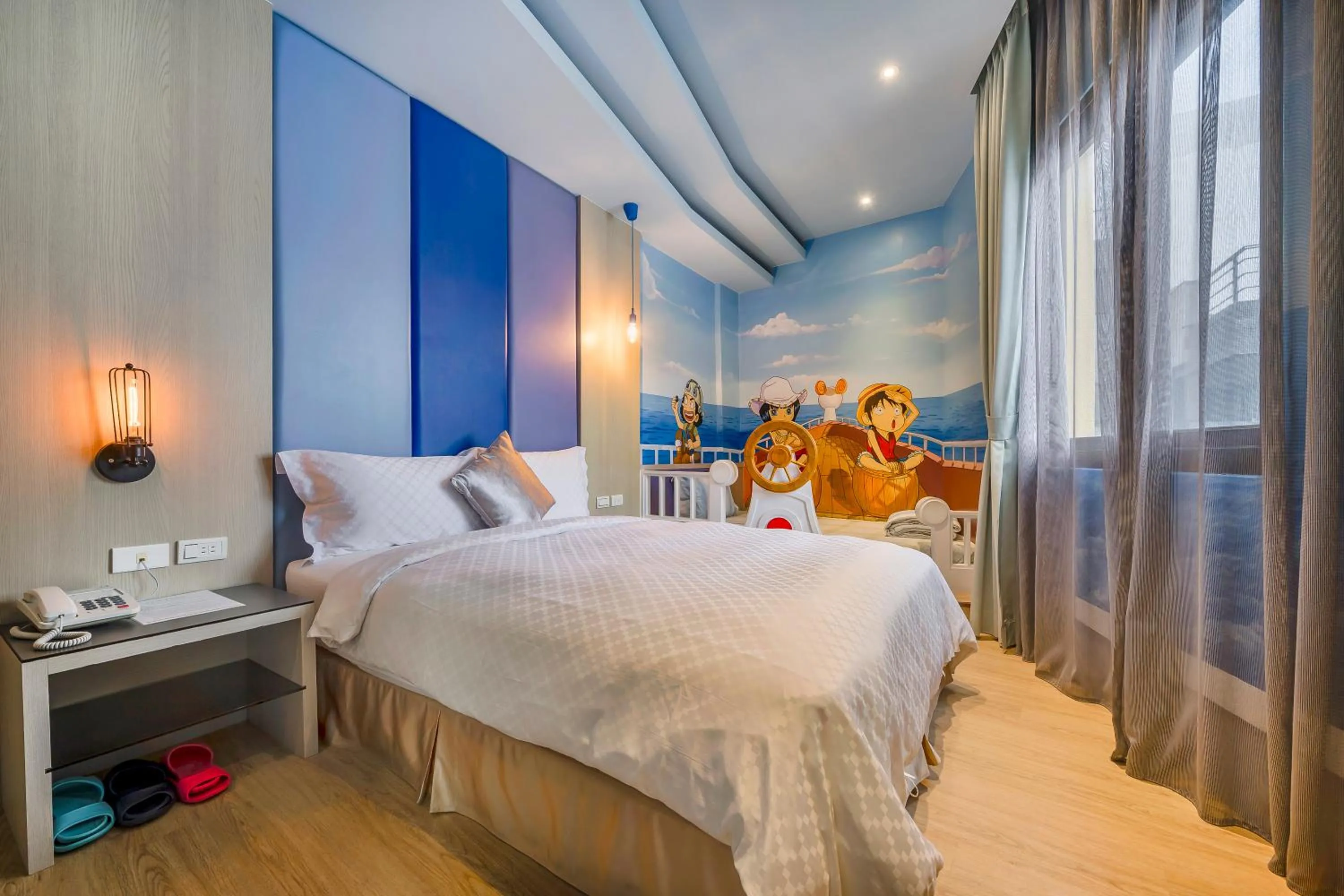 Photo of the whole room, Bed in Pacific Inn