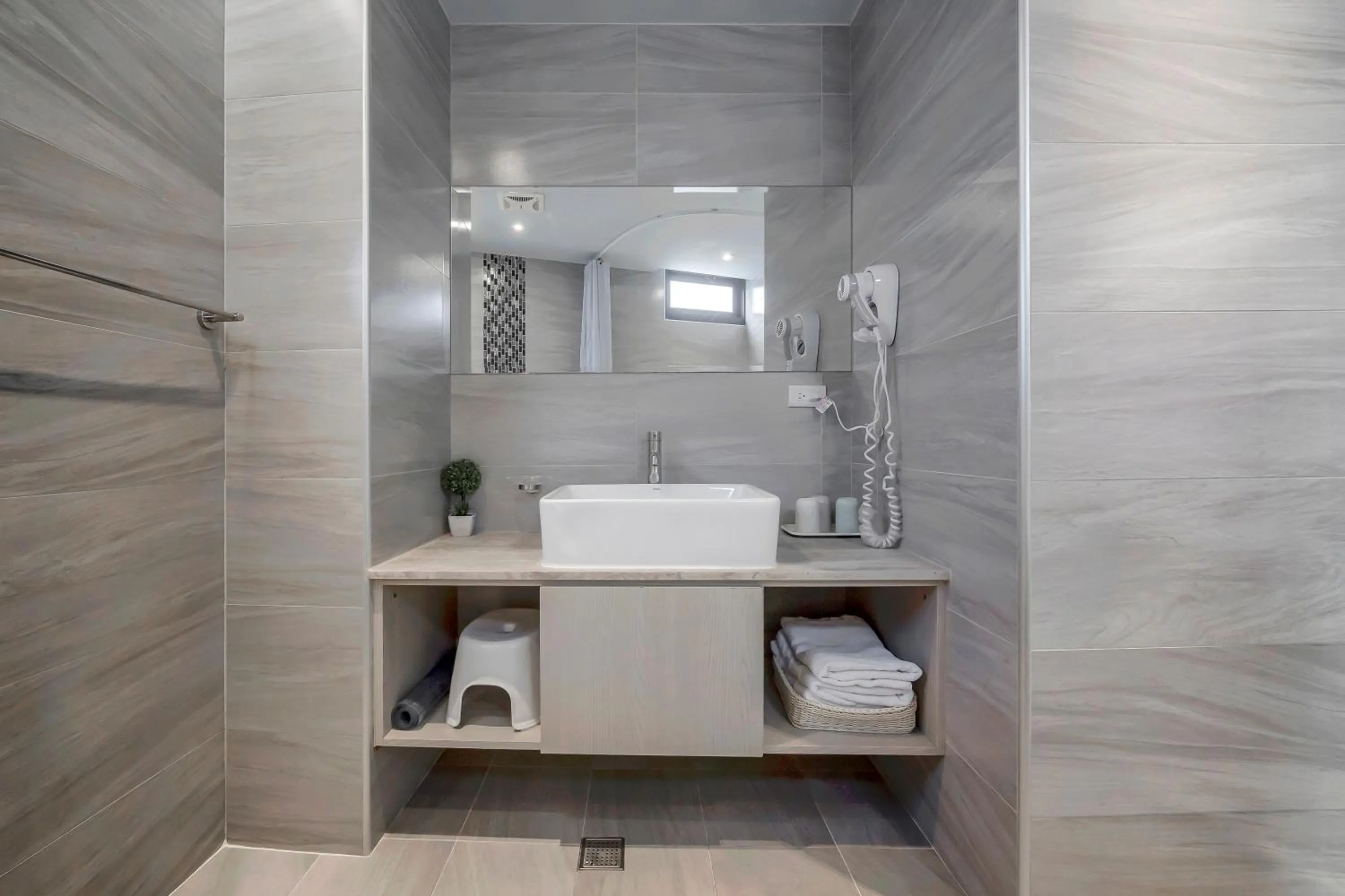 Bathroom in Pacific Inn