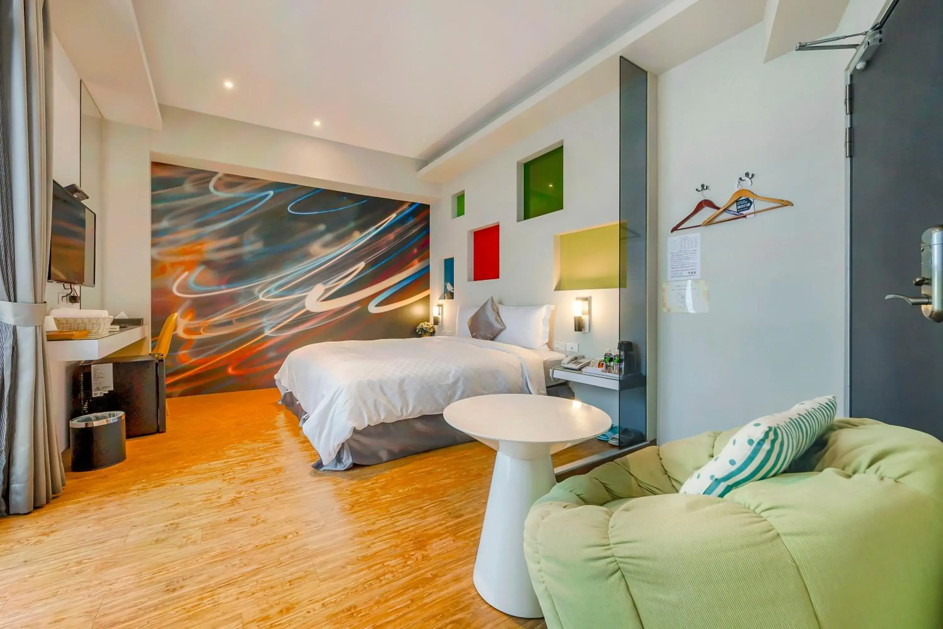 Photo of the whole room, Bed in Pacific Inn Photo of the whole room, Bed in Pacific Inn