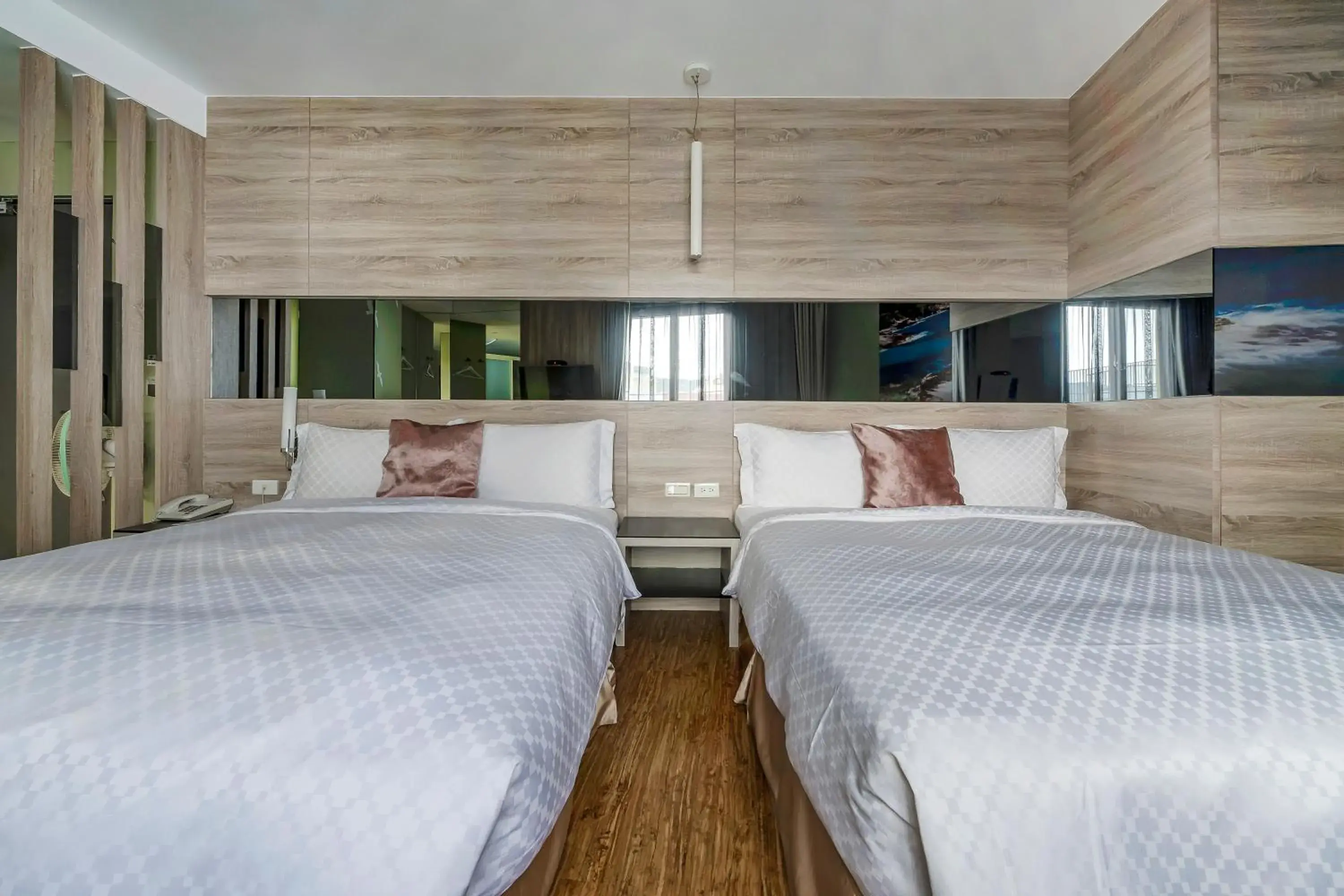 Bed in Pacific Inn Bed in Pacific Inn