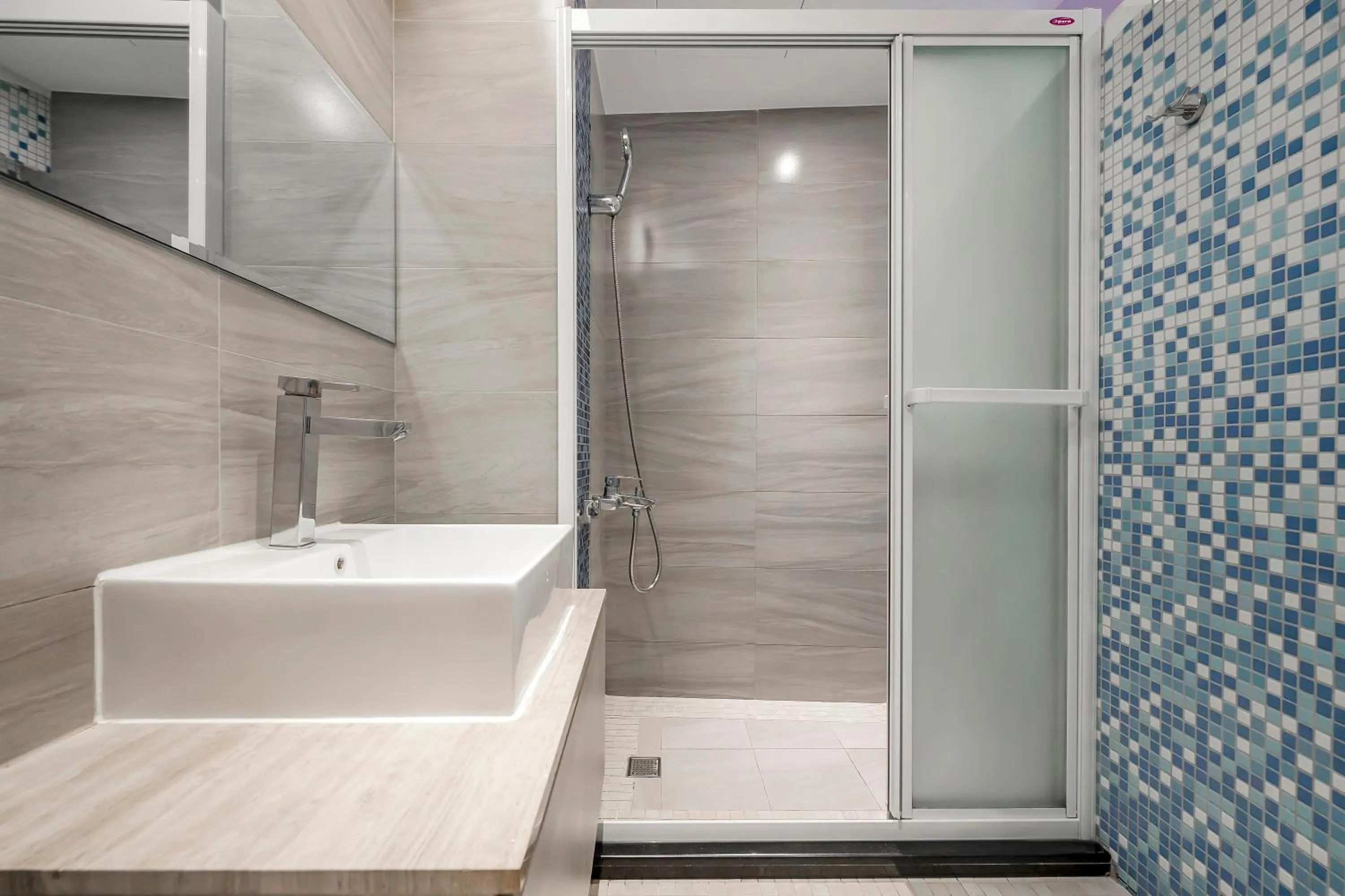 Bathroom in Pacific Inn