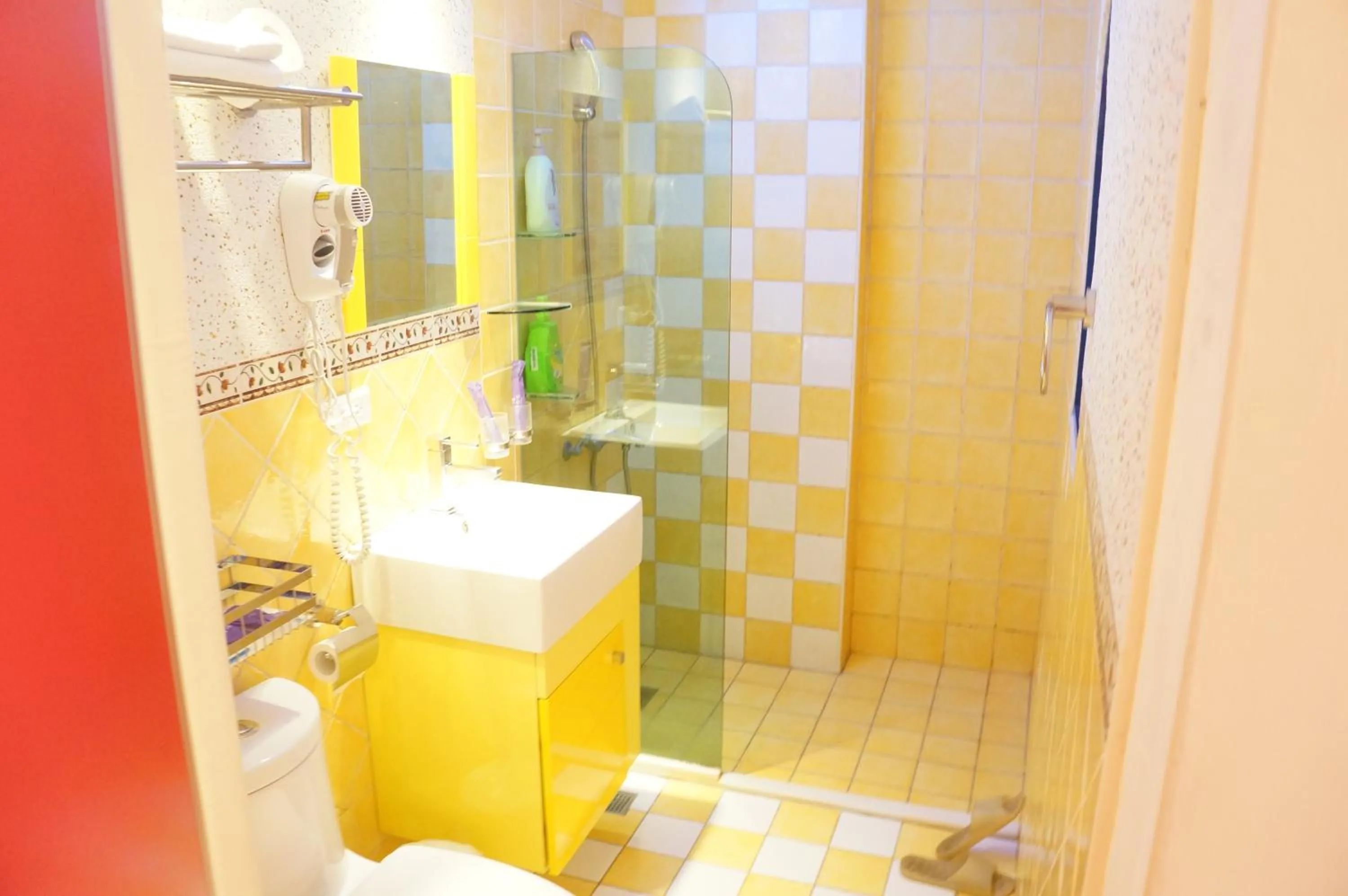 Shower in Rainbow B&B